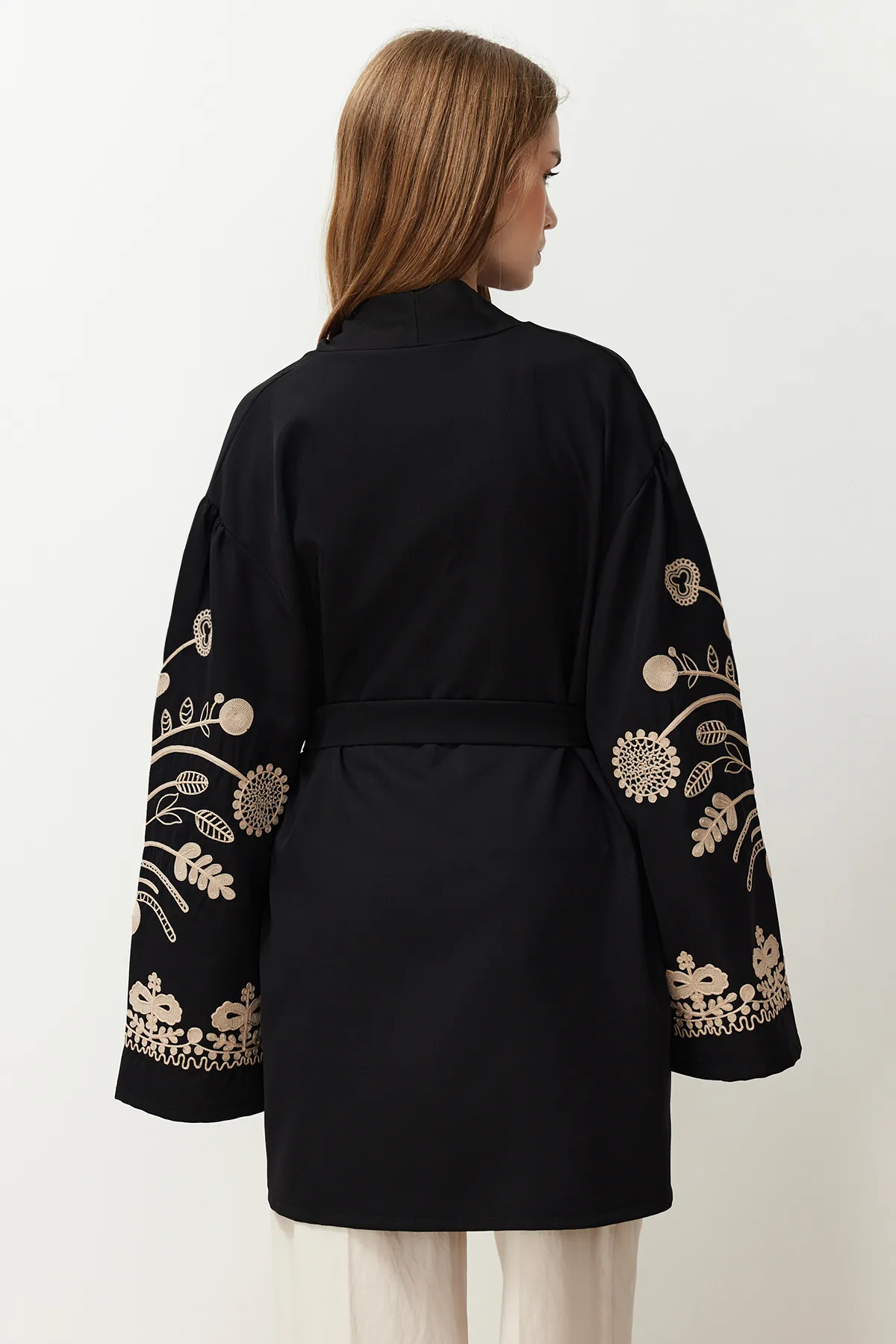Trendyol Modest  Schwarze gewebte bestickte Mütze & Ferace & Kimono TCTSS24KF00018