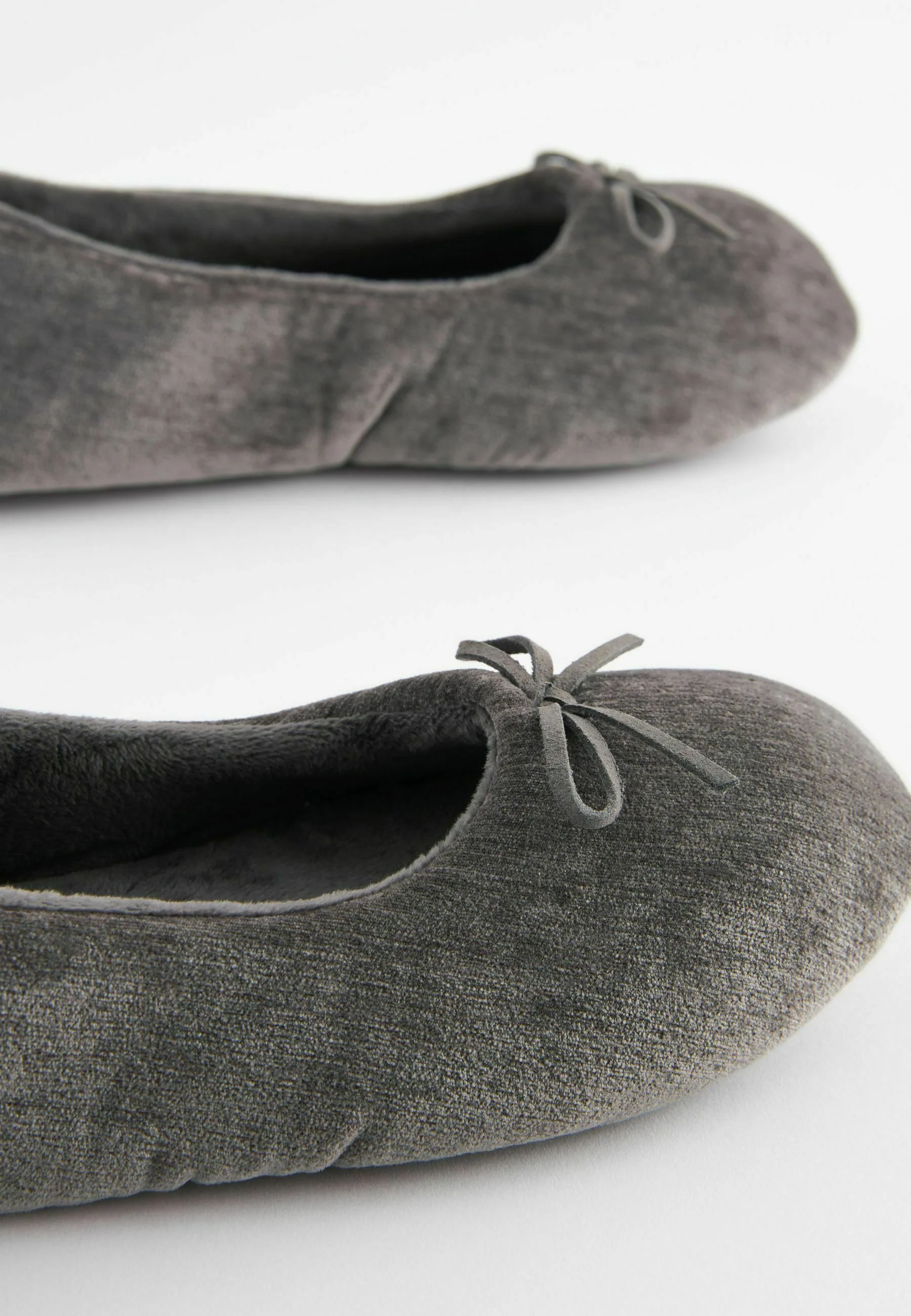 Siguiente REGULAR FIT - Pantuflas