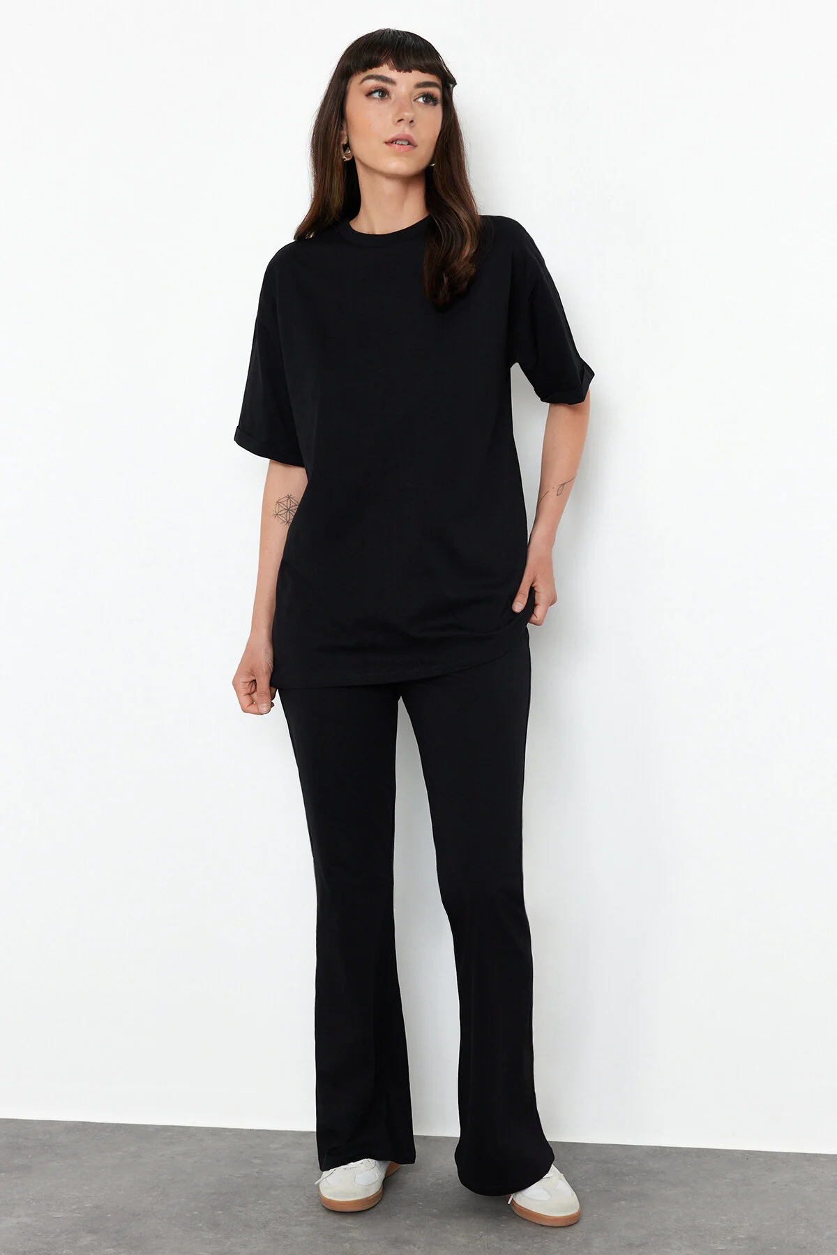 Trendyol Collection  Schwarzes, übergroßes Set aus Oberteil und Unterteil aus spanischem Strick, 100 % Baumwolle, TWOSS24AU00059