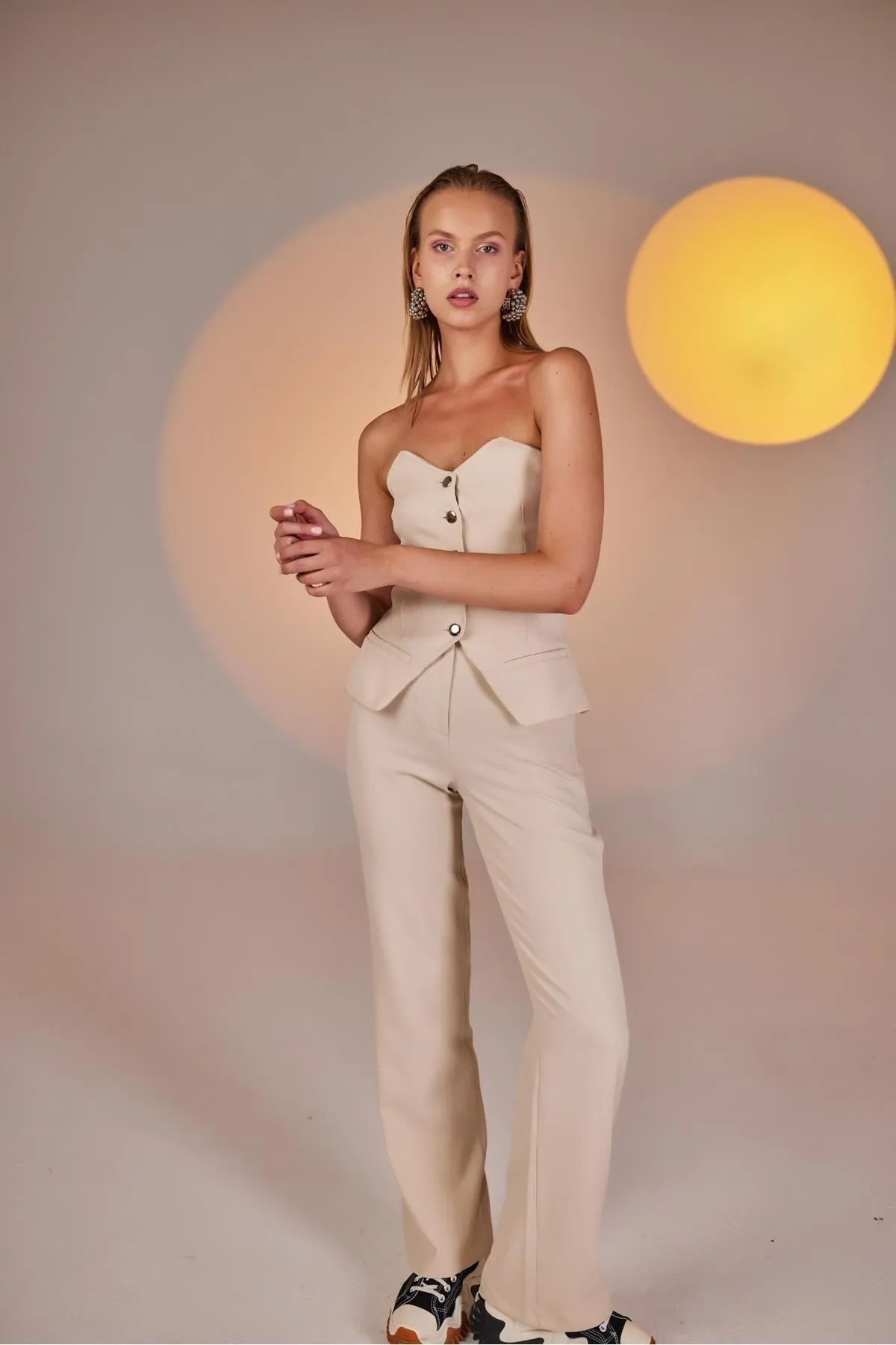 HOLLY LOLLY  Panky-Hose aus Stoff mit hoher Taille und Knopfverschluss in Beige