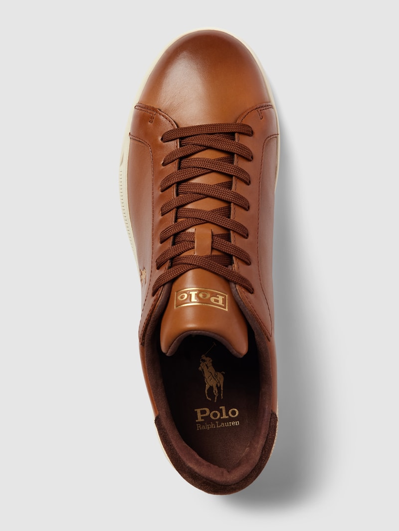 Sneaker mit Label-Details in cognac