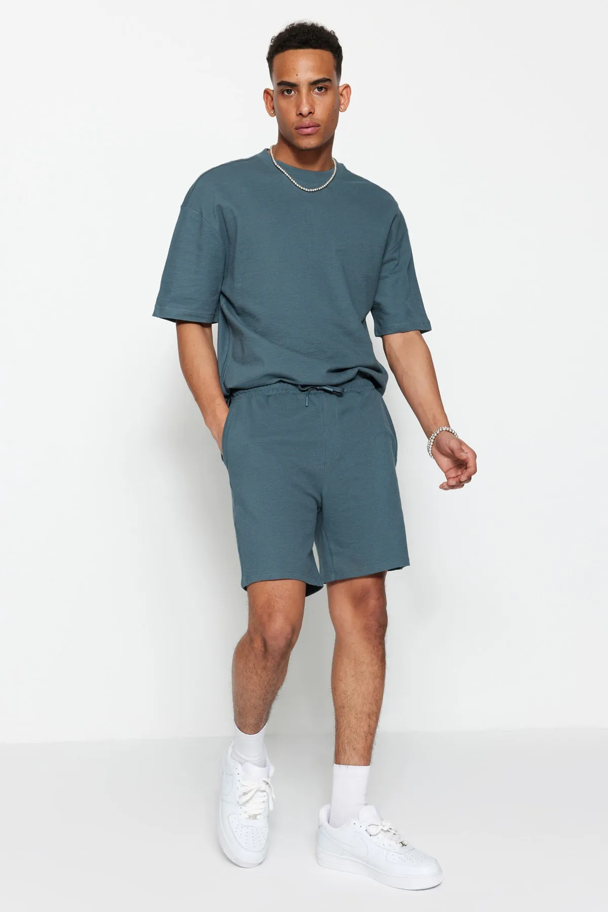 Trendyol Collection  Limited Edition – Strukturierte Shorts aus 100 % Baumwolle in Petrol TMNSS23SR00035