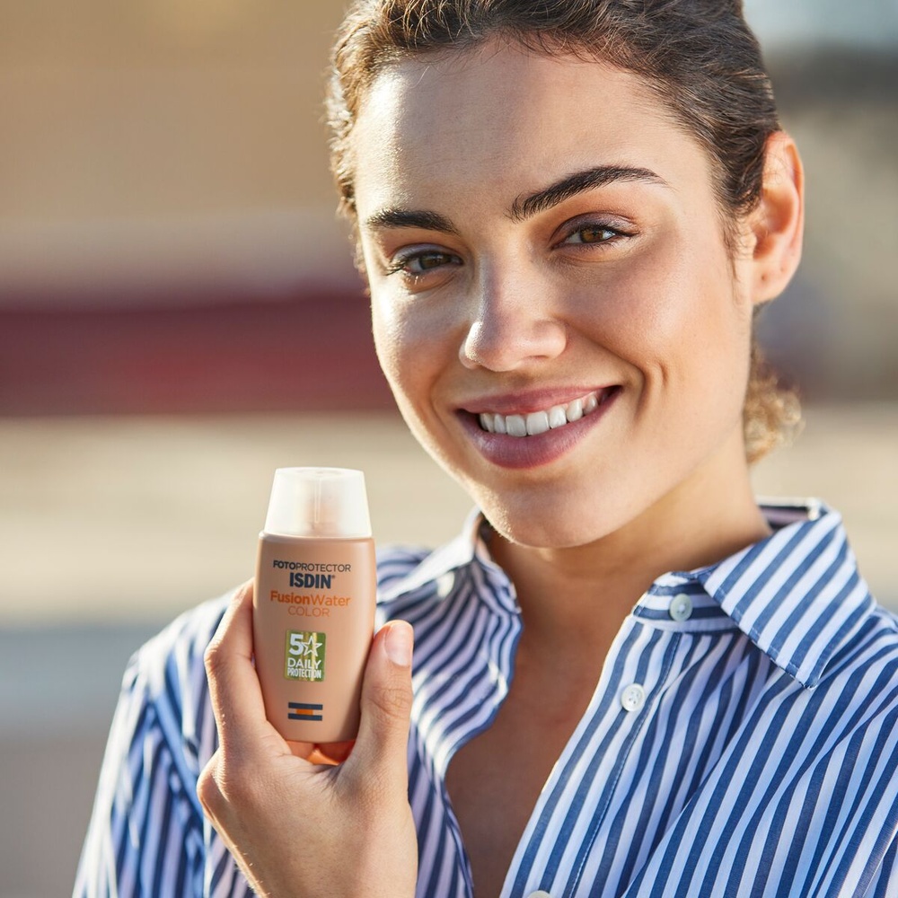 isdin Fusion Water Color Medium Crème solaire visage teintée Ultra-légère SPF50