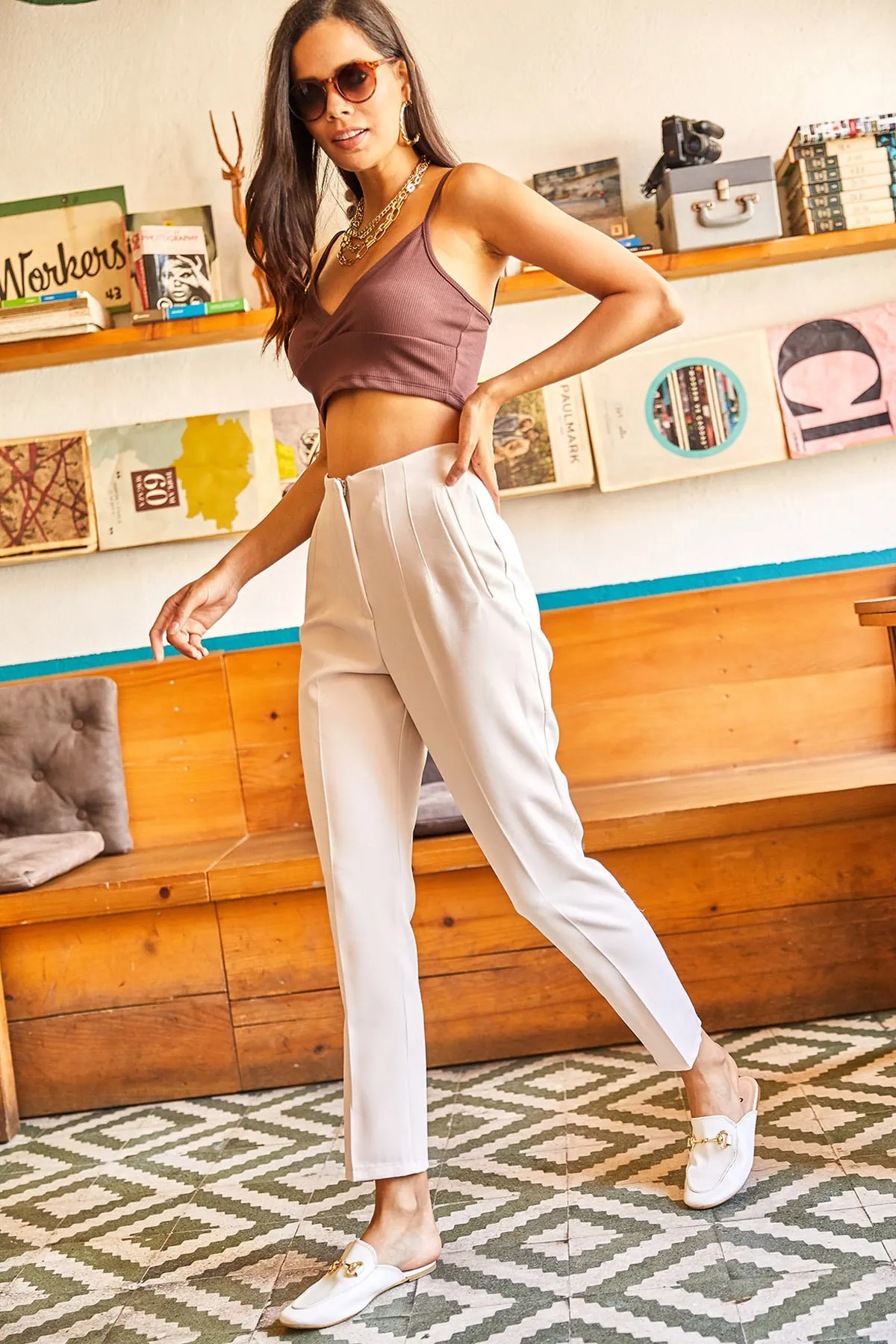 Olalook  Damen-Hose aus Atlasgewebe mit Steinbund und detaillierter Flanelltasche PNT-19000174