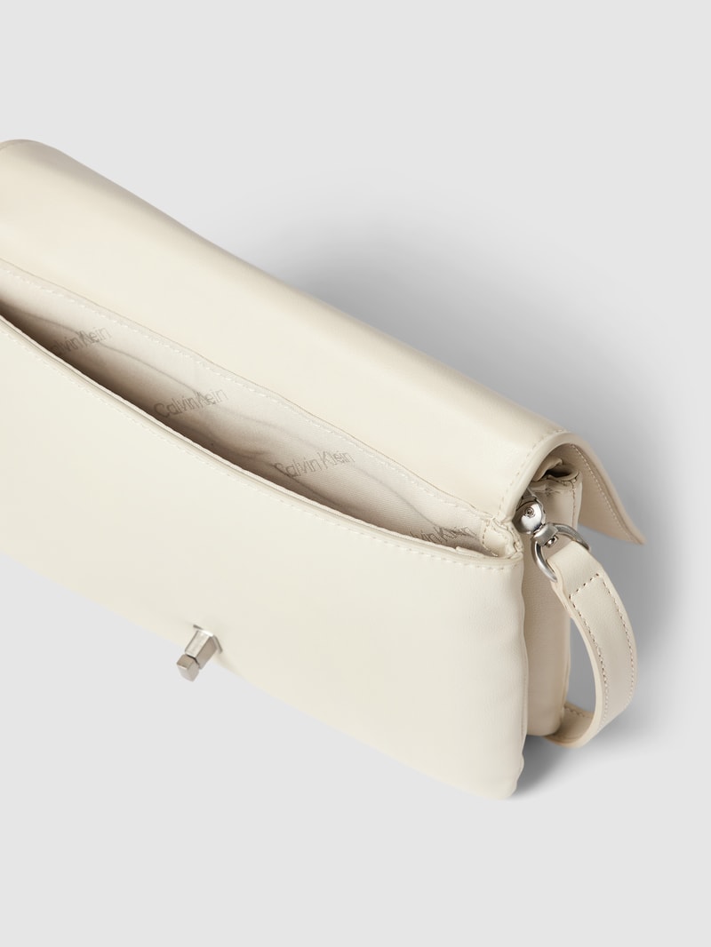 Handtasche mit Label-Detail in offwhite