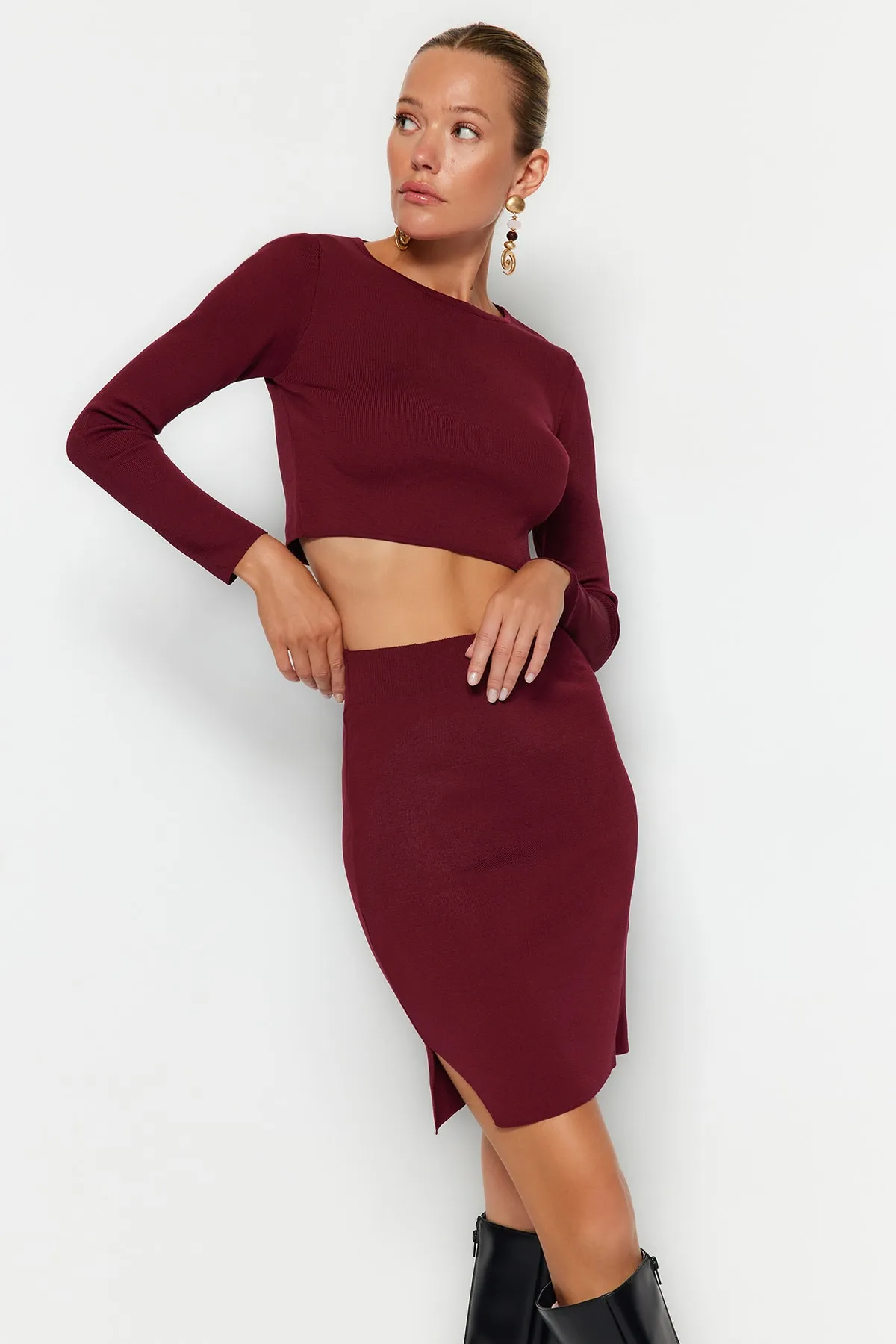 Trendyol Collection  Bordeauxrotes Super-Crop-Rock-Set aus Strickoberteil und -unterteil TWOAW23AU00009