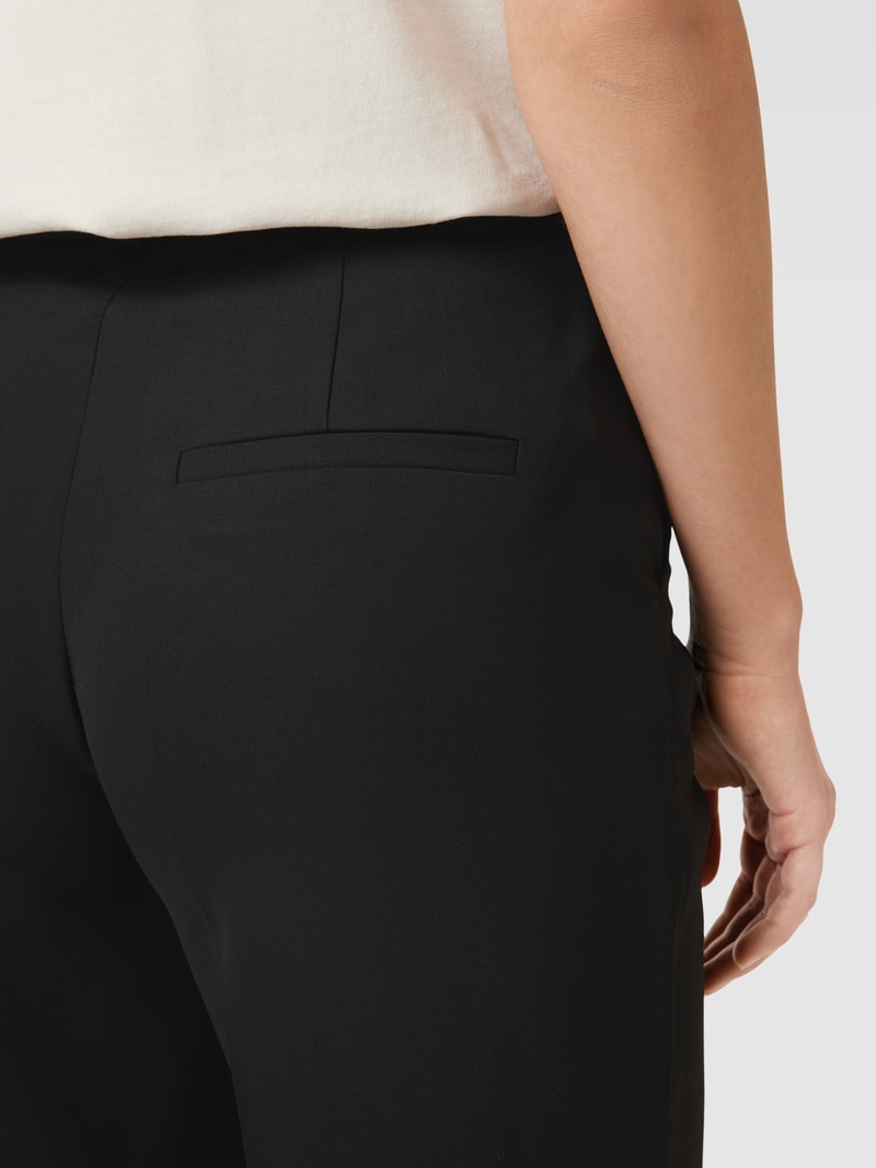 Hose mit Bügelfalten in schwarz