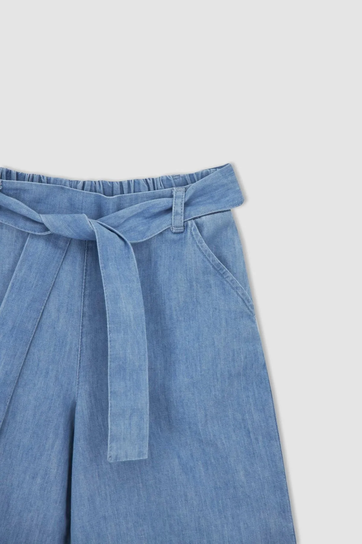 DeFacto  Mädchen-Jeanshose in Capri-Länge mit Culotte-Passform und Gürtel