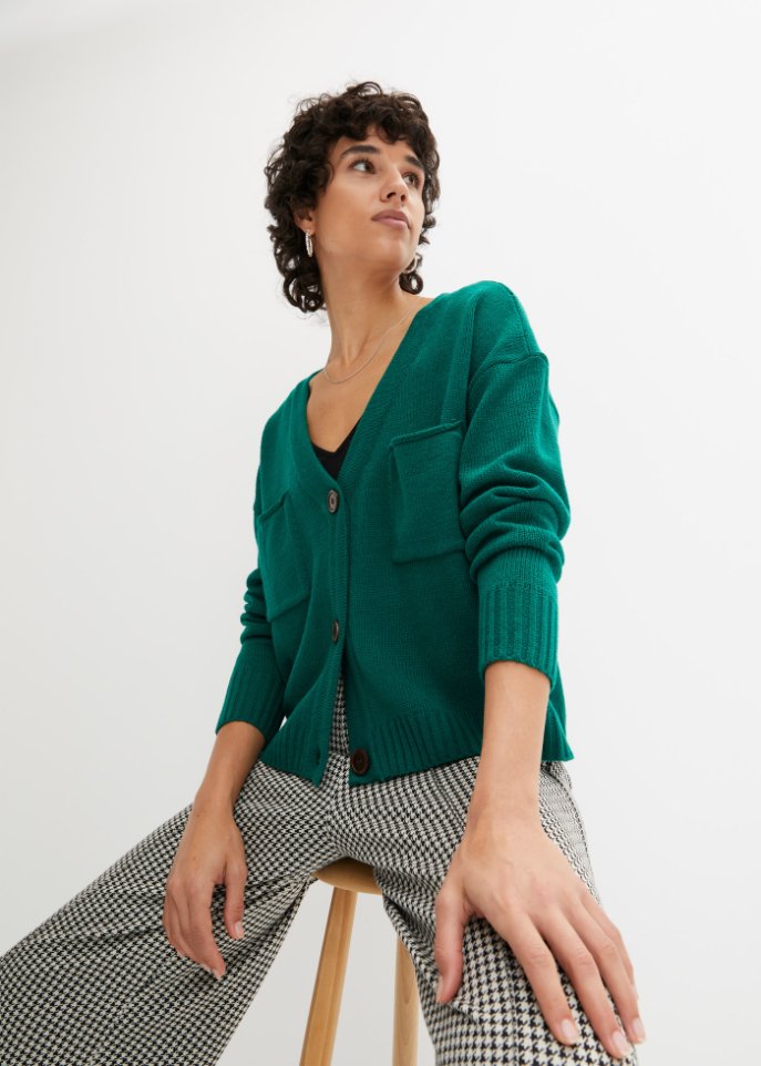 Verkürzte Strickjacke mit großen Taschen