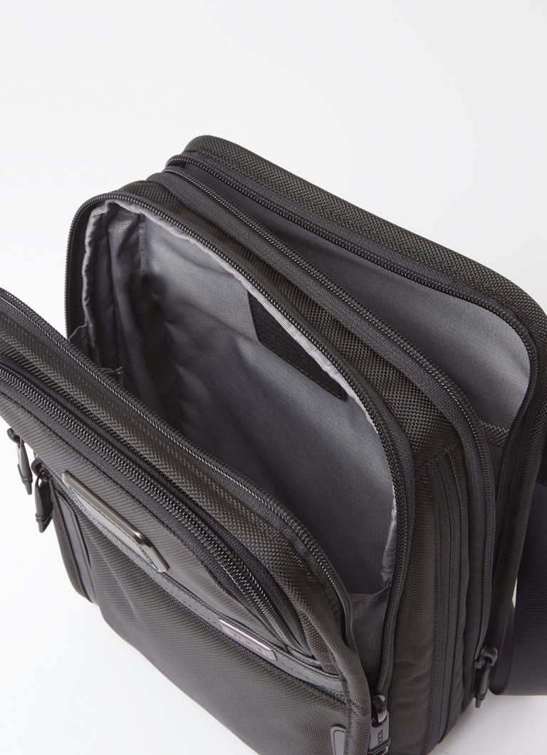 Tumi Alpha 3 -olkalaukku säädettävällä olkahihnalla