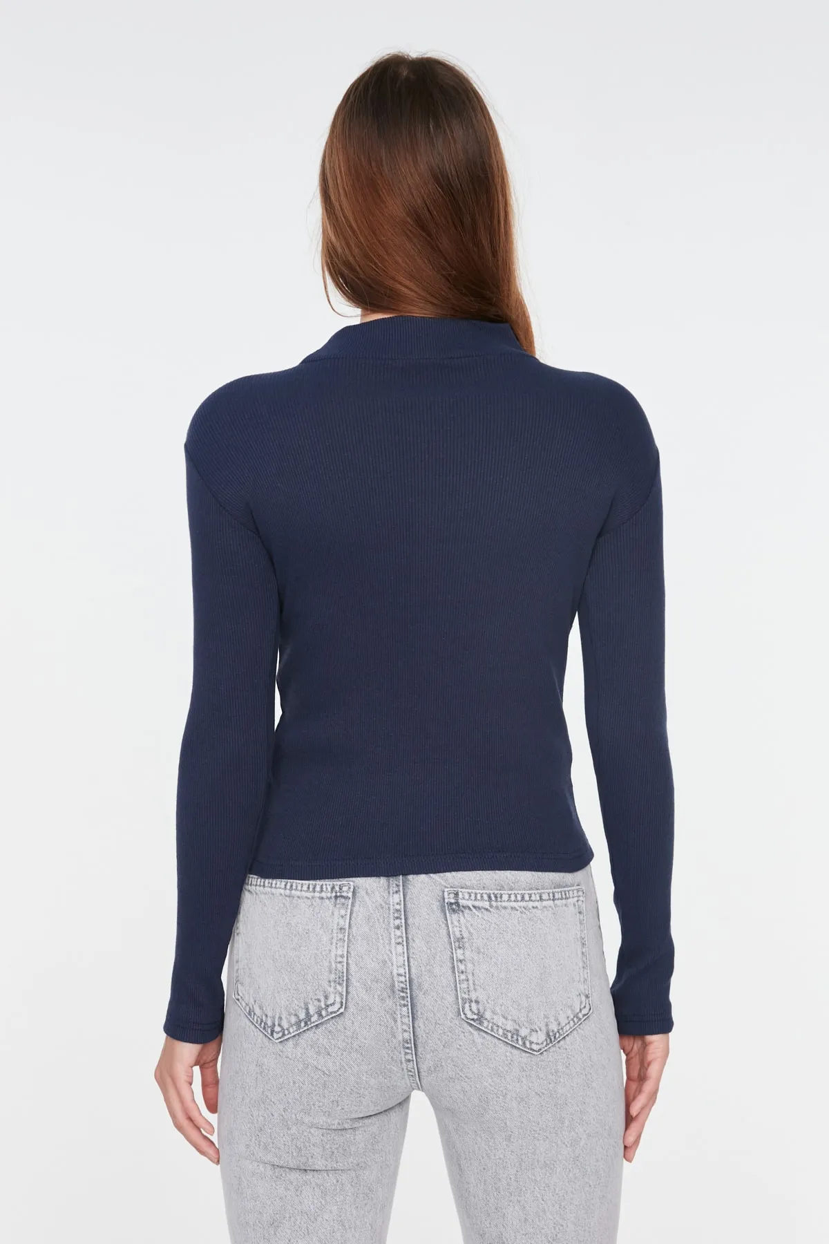 Trendyol Collection  Marineblaue, taillierte, langärmlige, gerippte, dehnbare Strickbluse mit hohem Kragen TWOAW21BZ0423