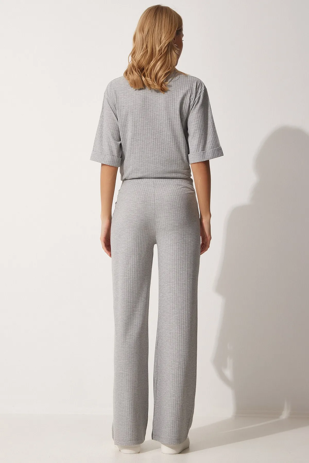 Happiness İstanbul  Graues Set aus Oberteil und Unterteil aus Stretch-Strick für Damen KH00086