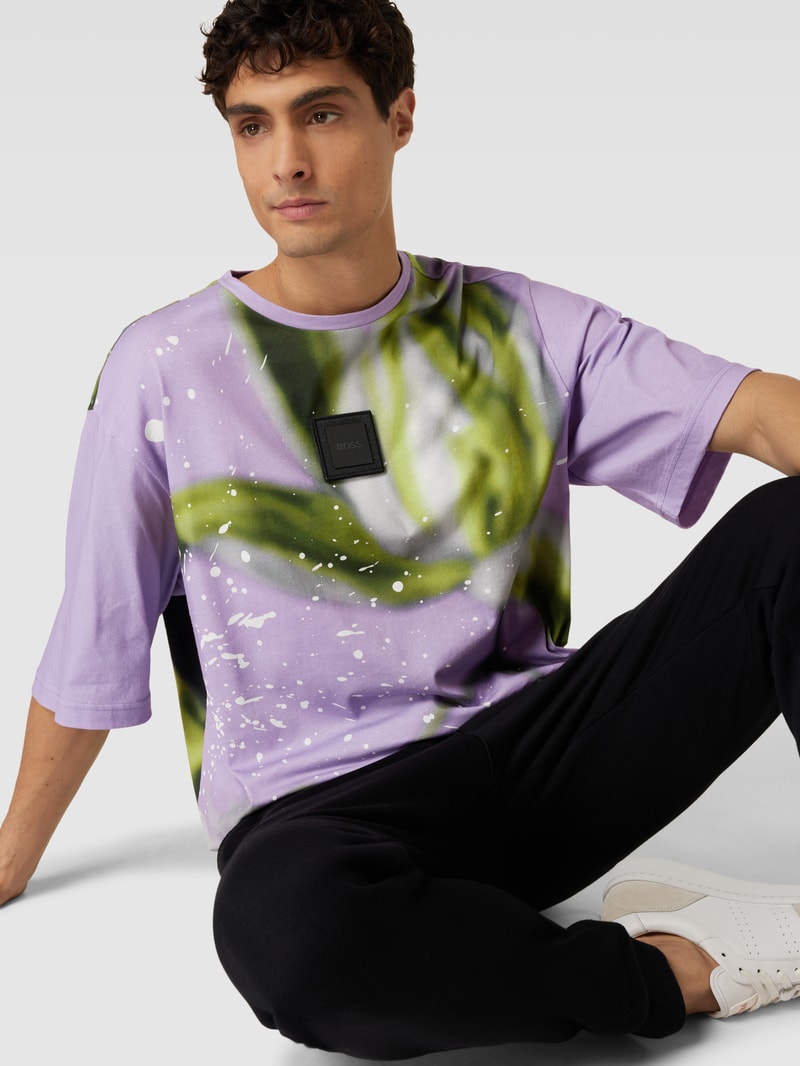 T-Shirt mit Label-Patch Modell 'Timono Lotus' in flieder