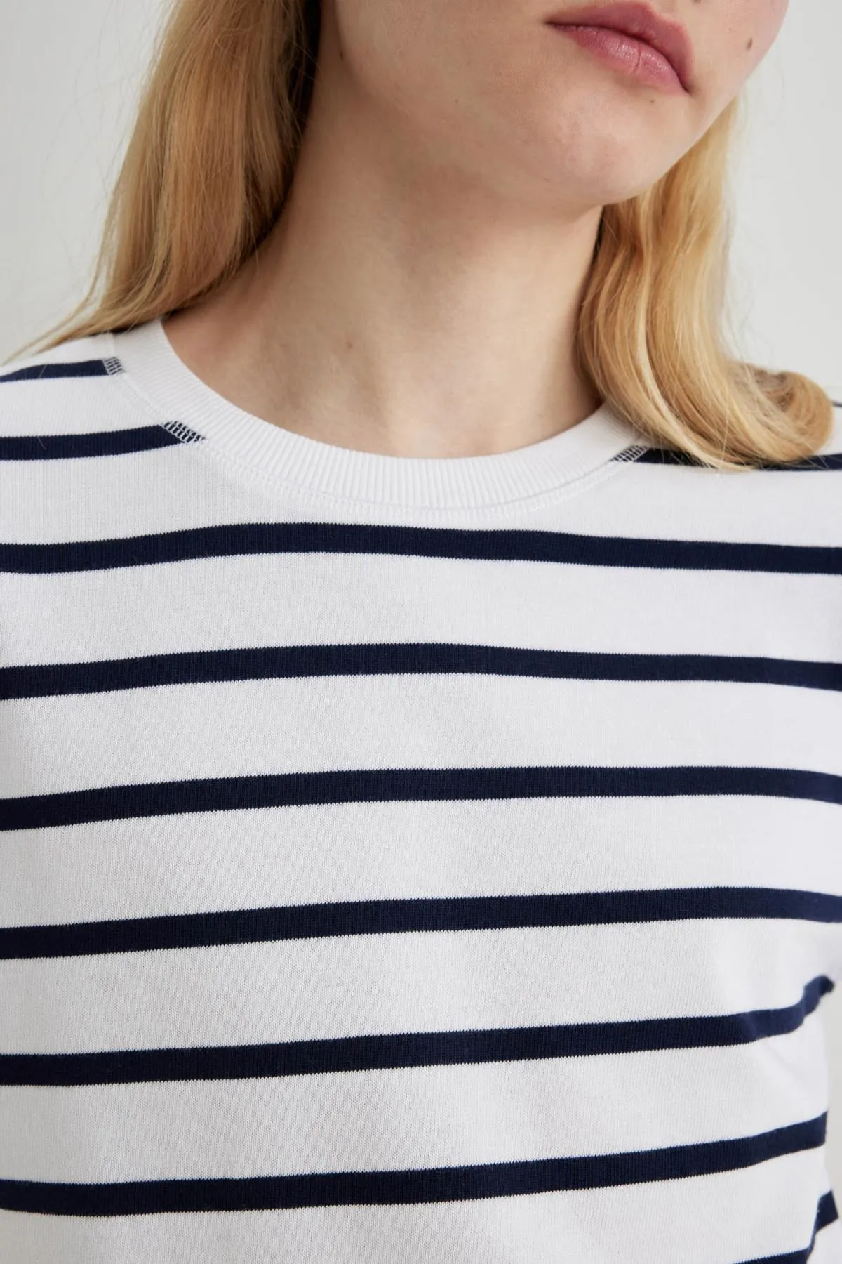 DeFacto  Gestreiftes Langarm-T-Shirt mit normaler Passform C2103ax24sp
