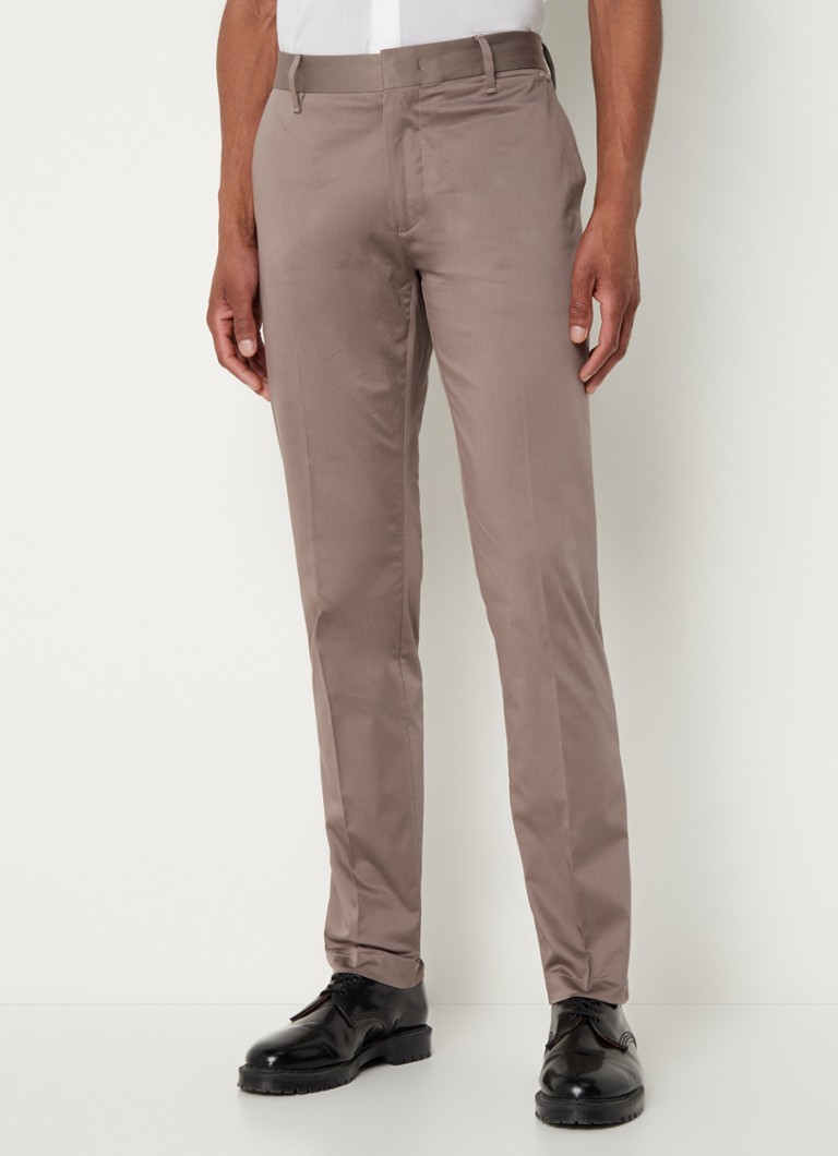 Emporio Armani sašaurinātas piegriezuma chino bikses ar sānu kabatām un elastīgu piegriezumu.