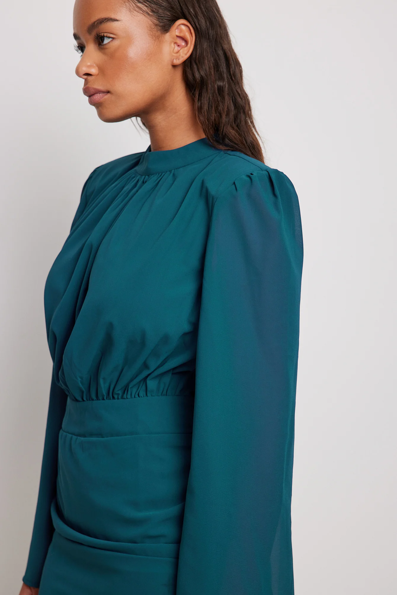 Mehrschichtiges Chiffon-Minikleid