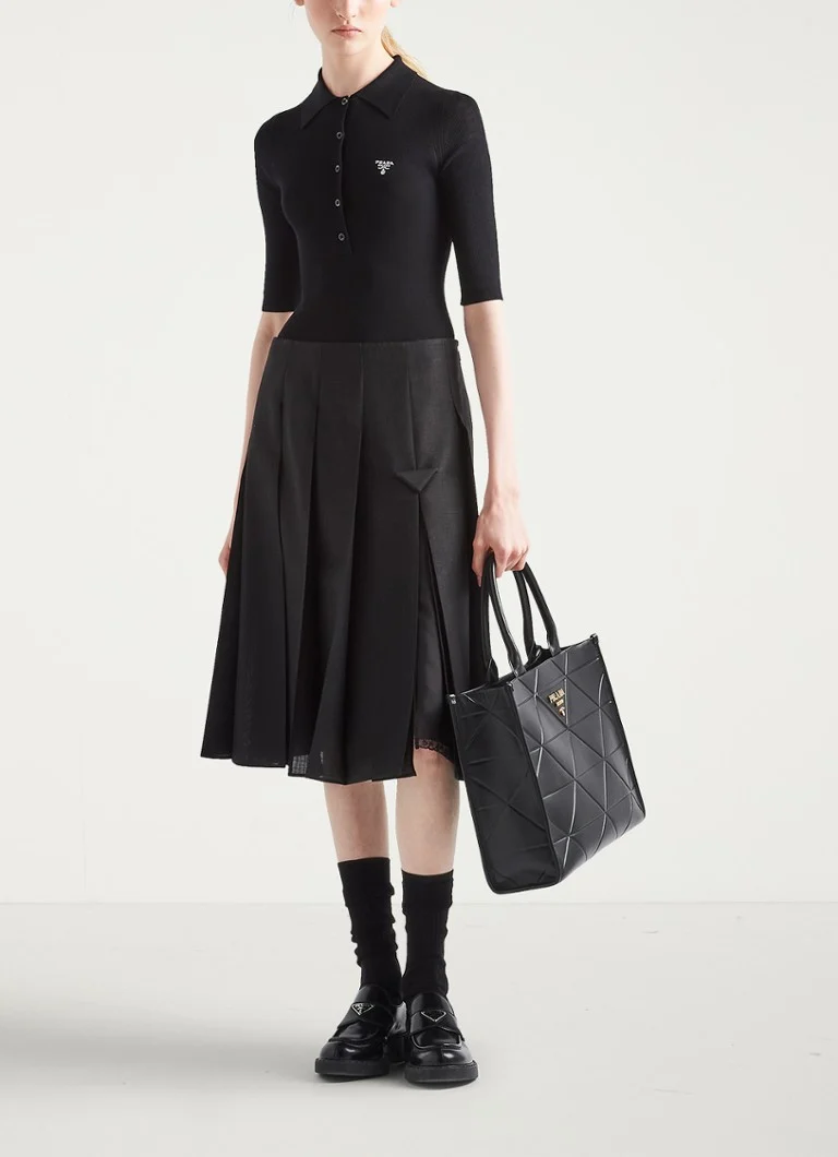Duża skórzana torebka z logo Prada