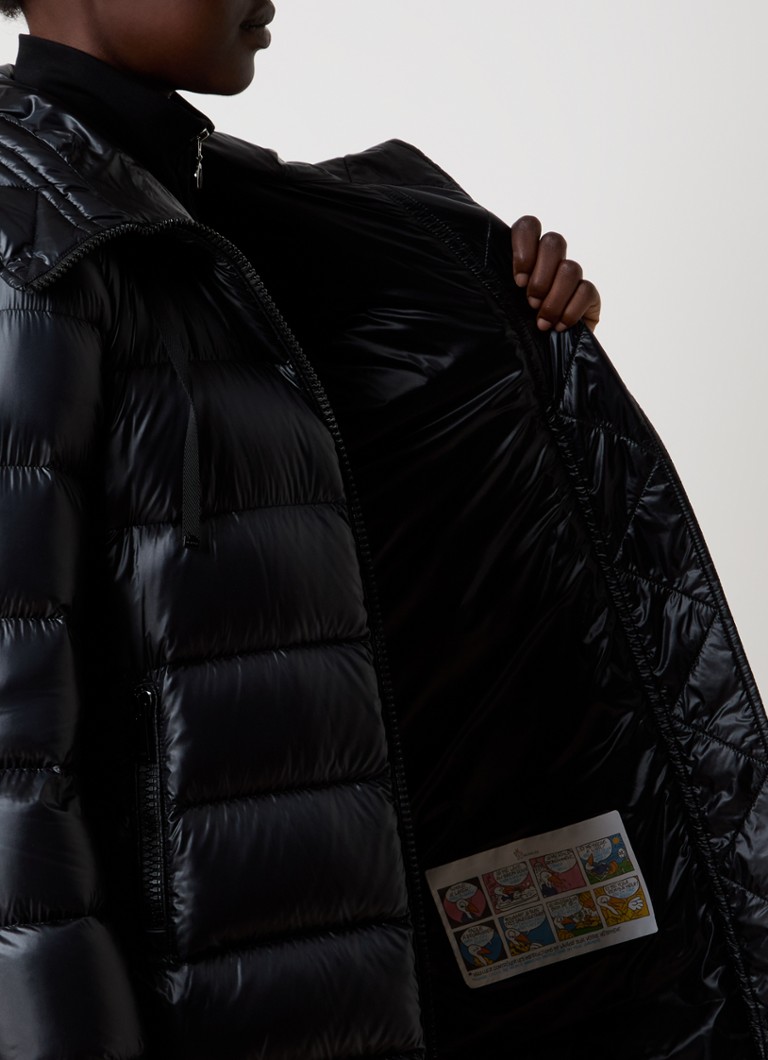 Moncler Suyen -tikkaustakki untuvatäytteellä ja hupulla