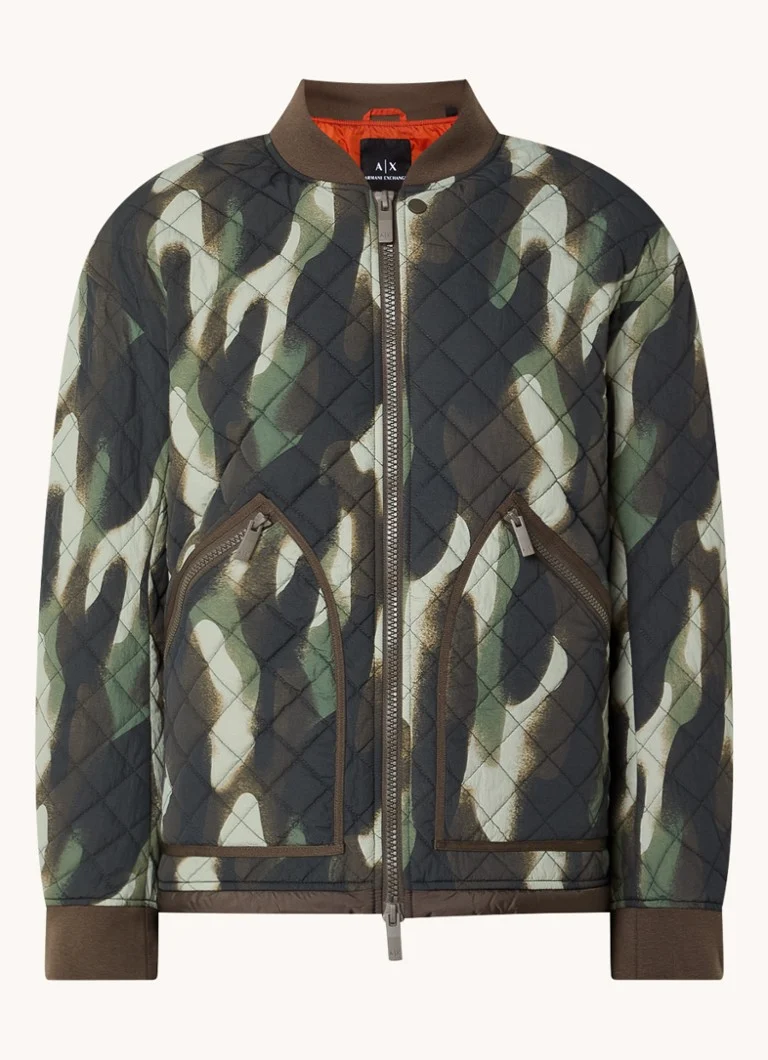 Jachetă bomber matlasată Armani Exchange cu imprimeu de camuflaj și buzunare cu fermoar.