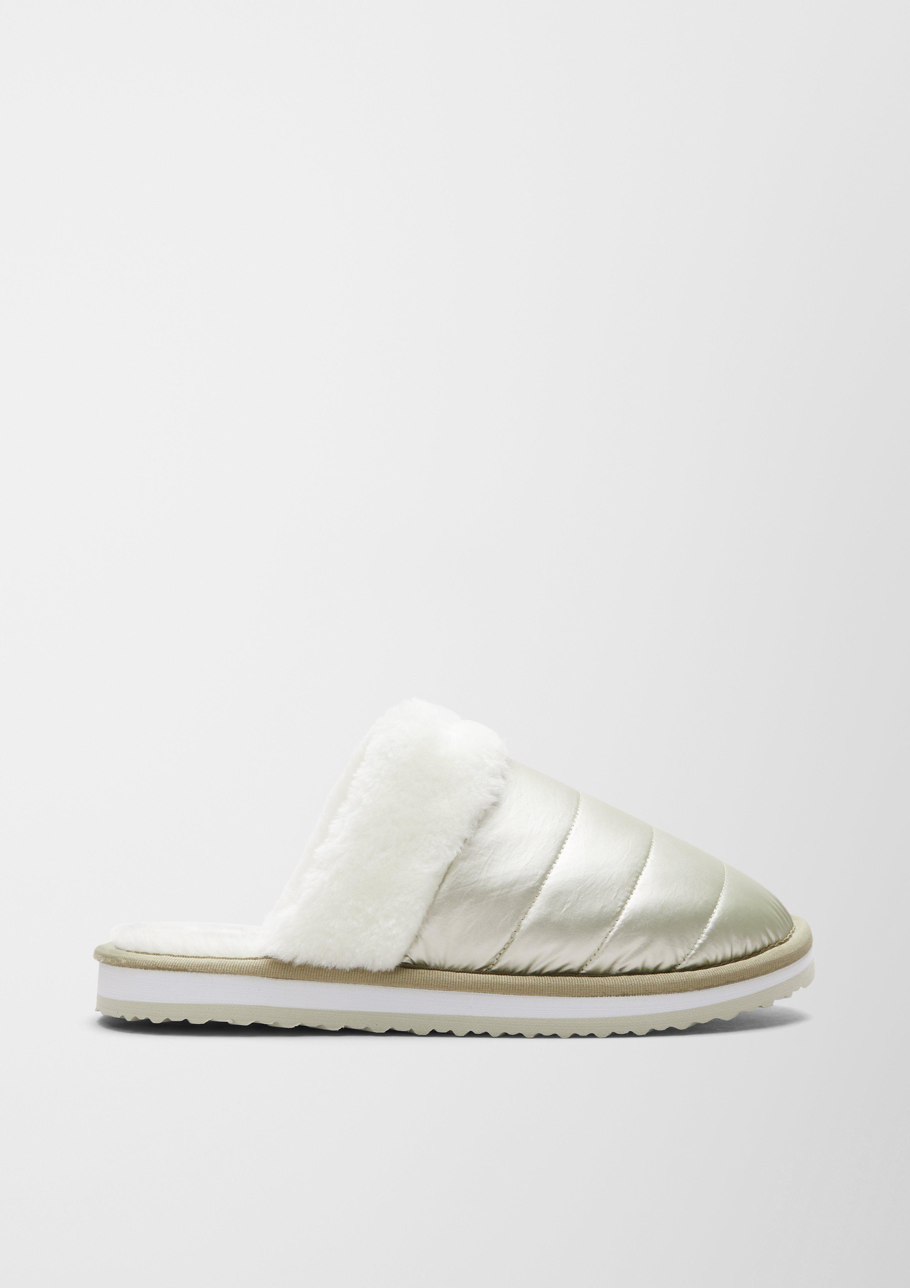 Pantoffeln im Metallic-Look  101.207.104.27102-400