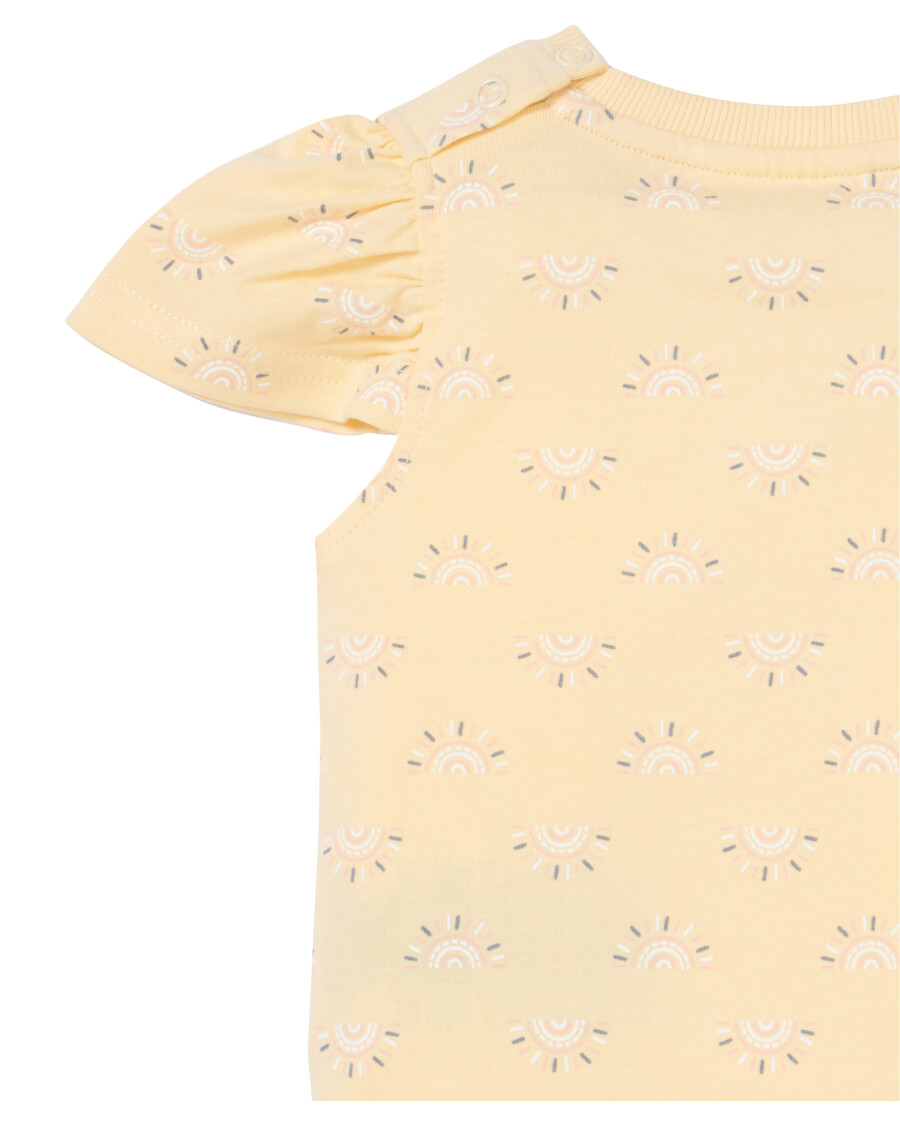 T-Shirt + Shorts