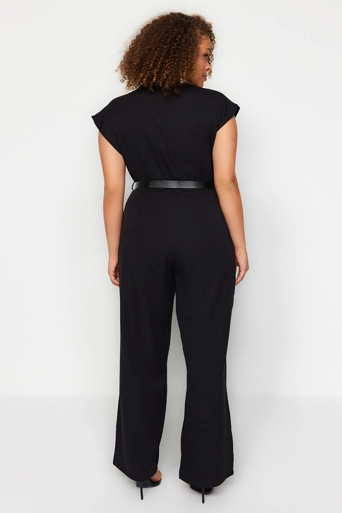 Trendyol Curve  Schwarzer gewebter Overall mit Gürtel TBSSS23BG00004