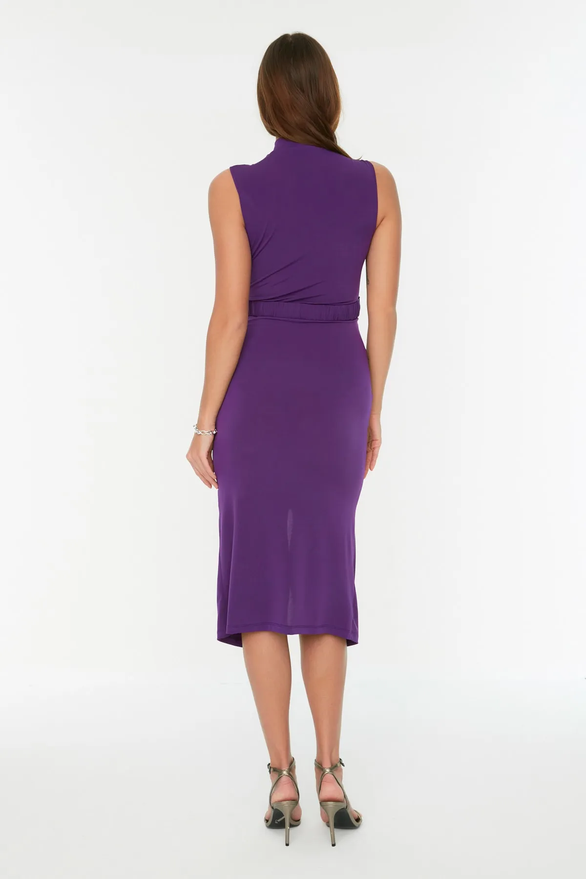 Trendyol Collection  Lila, tailliertes/körperbetontes ärmelloses, drapiertes, detailliertes Midi-Bleistiftkleid aus flexiblem Strick mit Gürtel TWOSS22EL0756