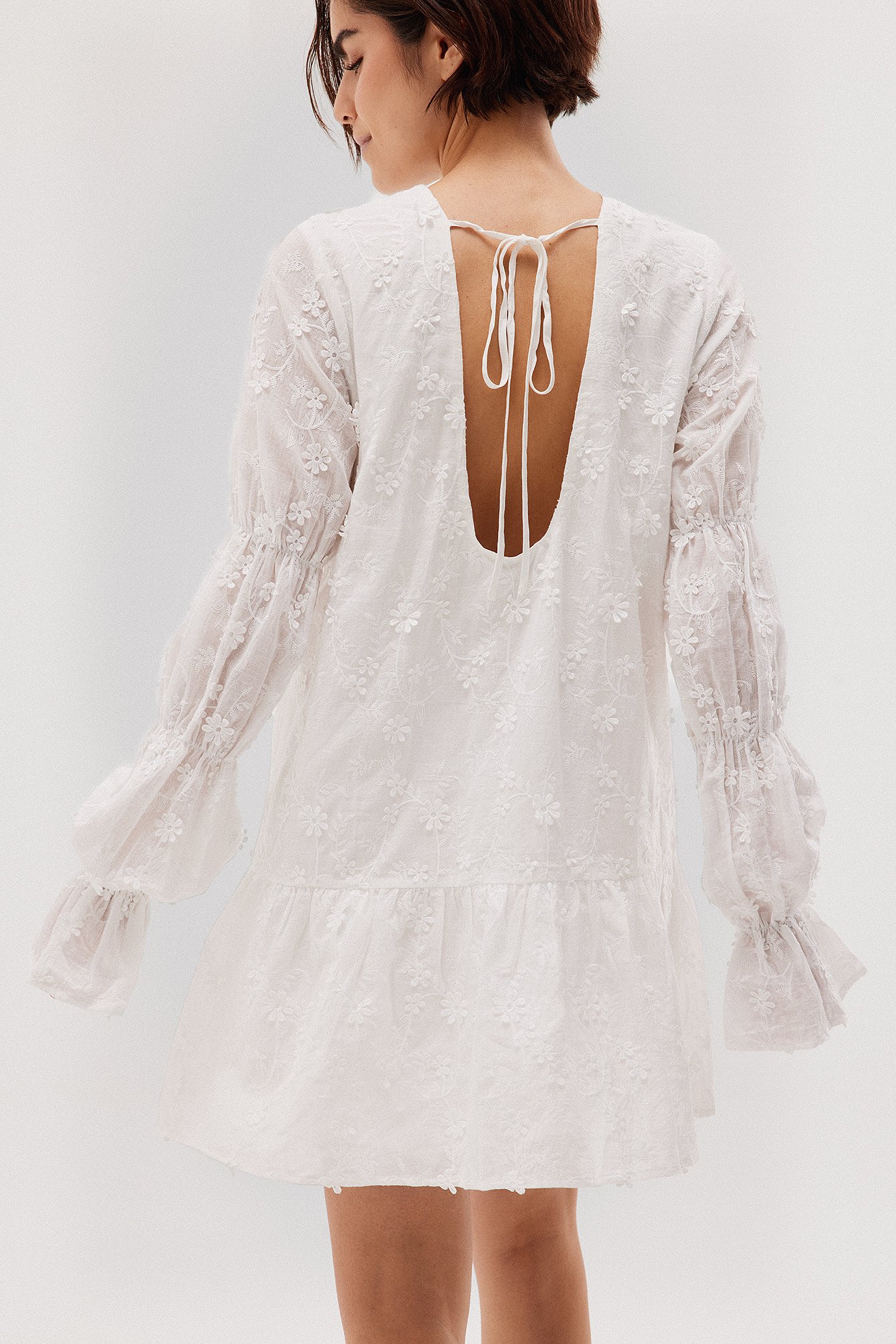 Kleid mit Detail am Ärmel