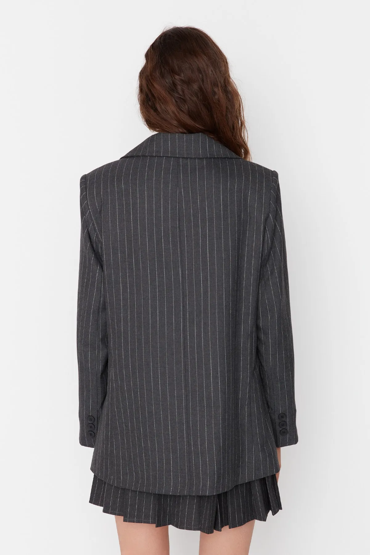 Trendyol Collection  Schwarze, gefütterte Blazerjacke mit Streifenmuster und Webmuster TWOAW23BC00135