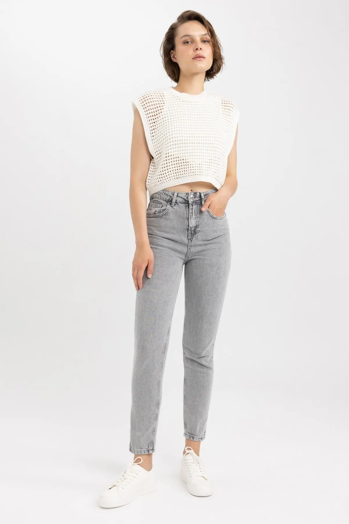 DeFacto  Lina Mom Fit, bequeme Passform, hohe Taille, leicht, schmales Bein, knöchellange Jeanshose A7491ax23sm
