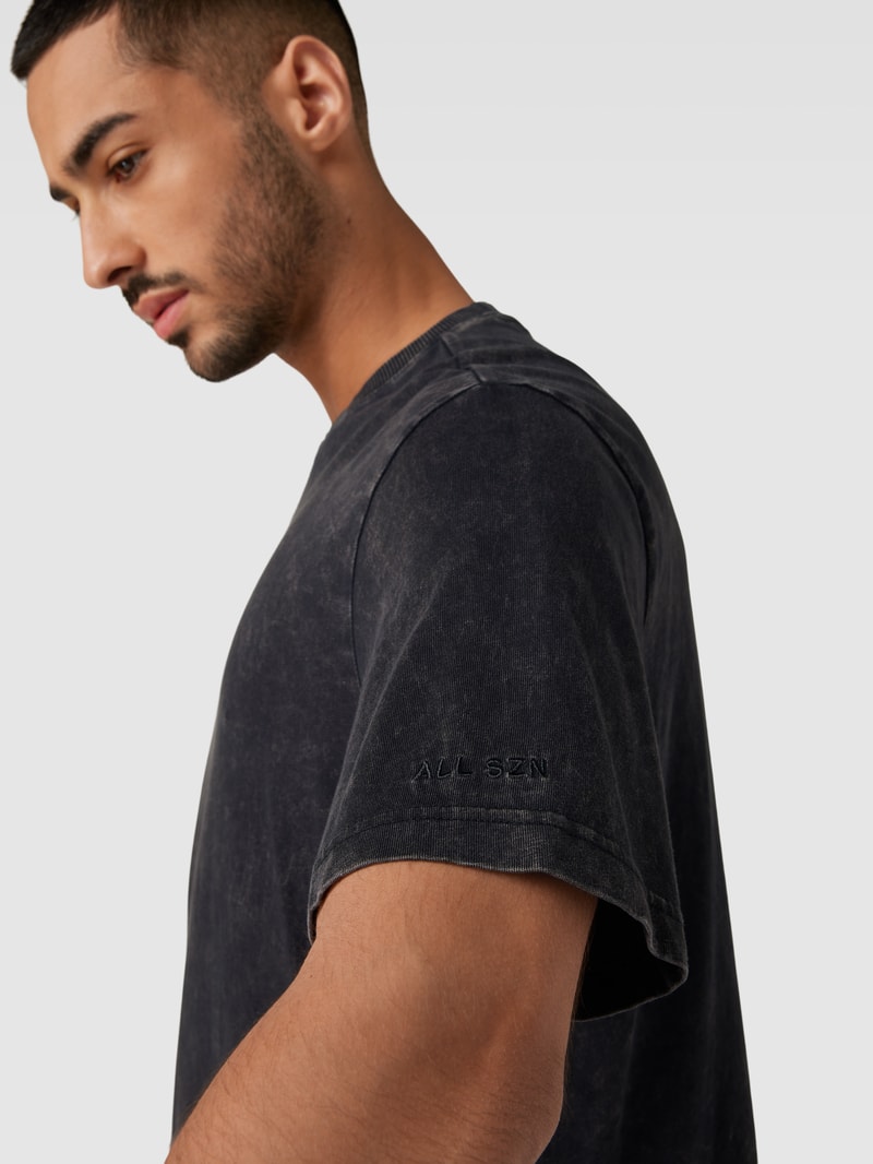 T-Shirt mit Rundhalsausschnitt in schwarz