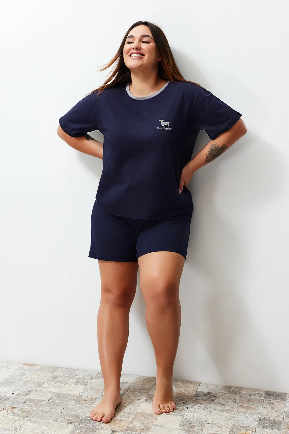 Trendyol Curve  Marineblaues, detailliertes gestricktes Paar-Pyjama-Set mit Stickerei TBBSS24AI00042