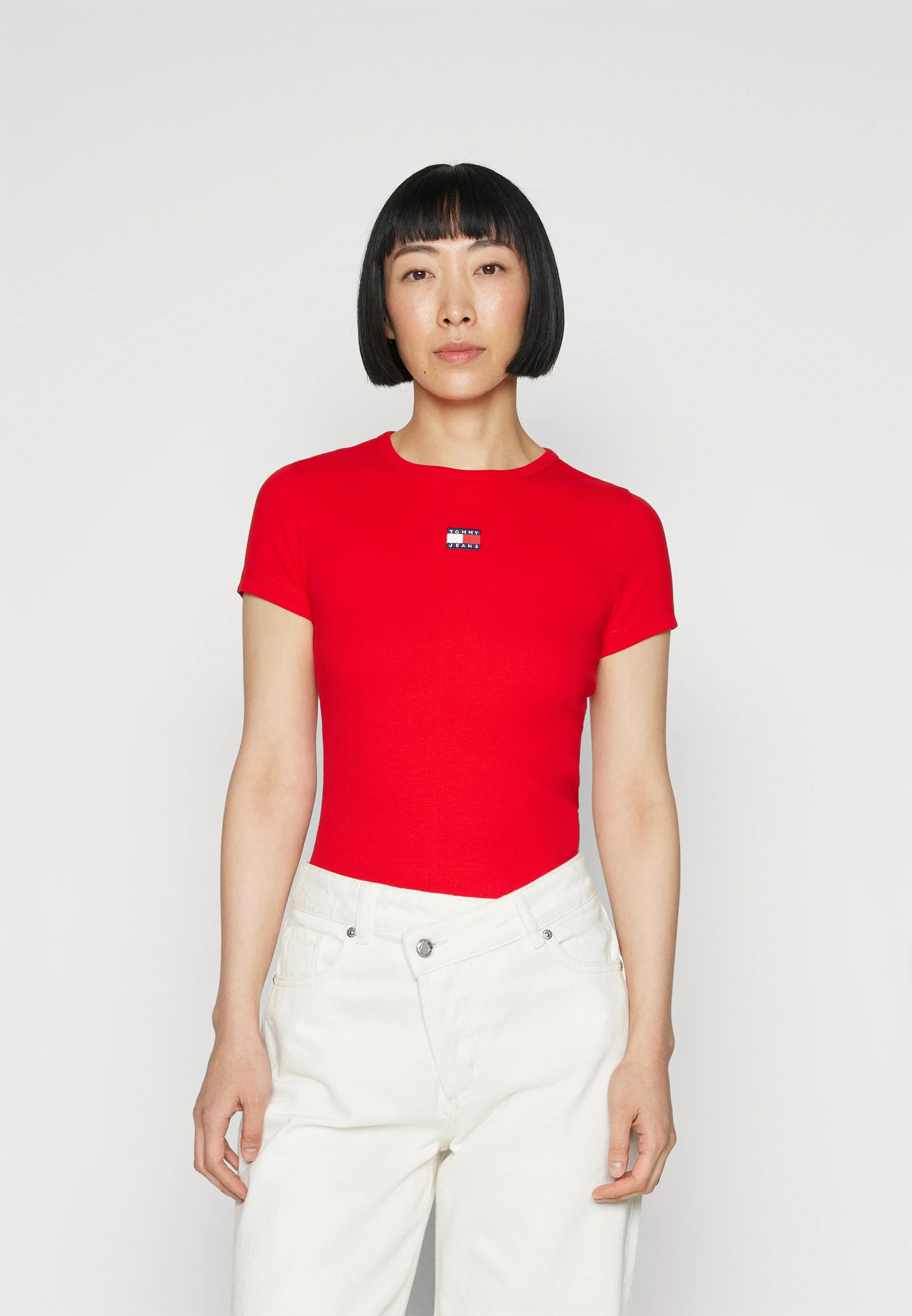 Tommy Jeans SLIM BADGE TEE - Camiseta con estampado