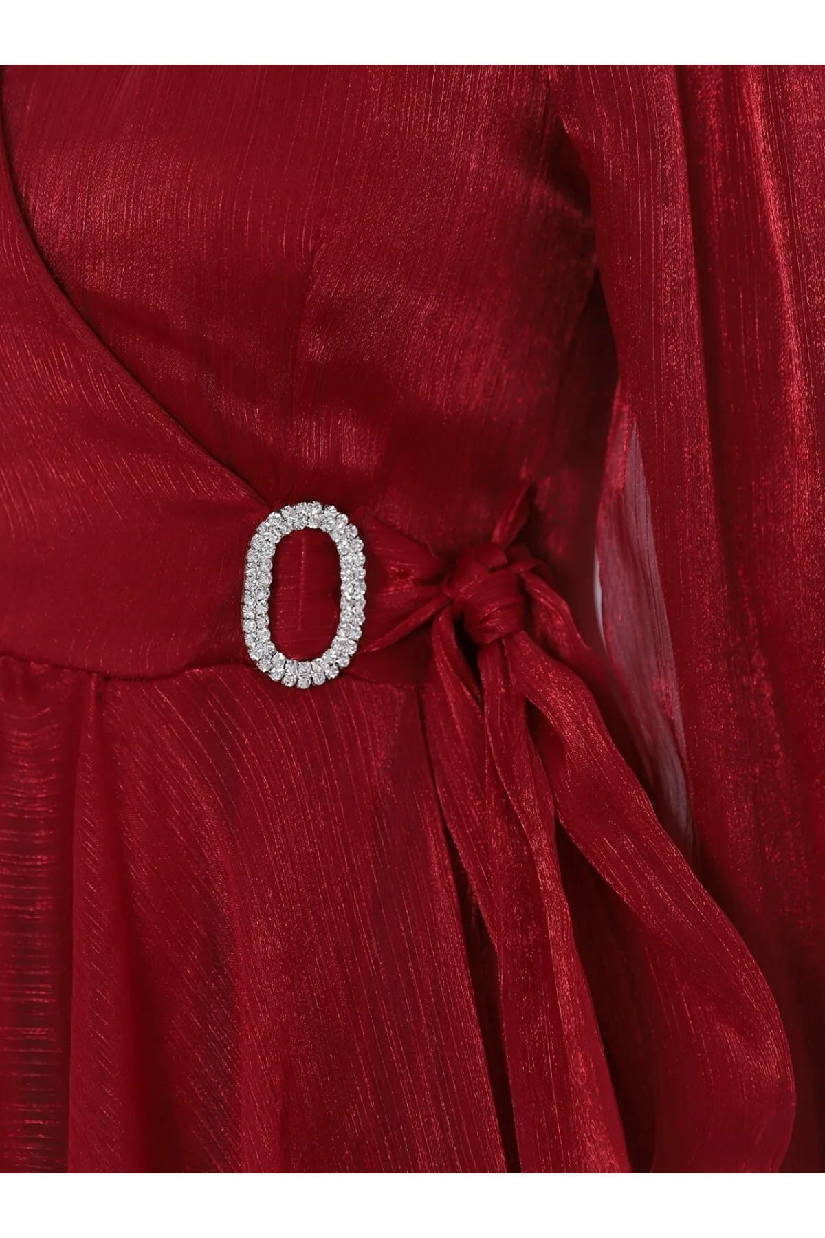 Modamorfo  Abendkleid aus Tüll mit V-Ausschnitt und Brosche