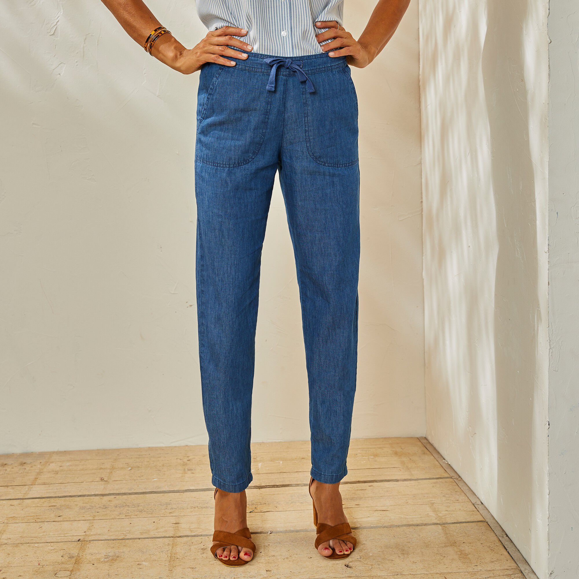 Pantalon fuselé fluide, denim léger