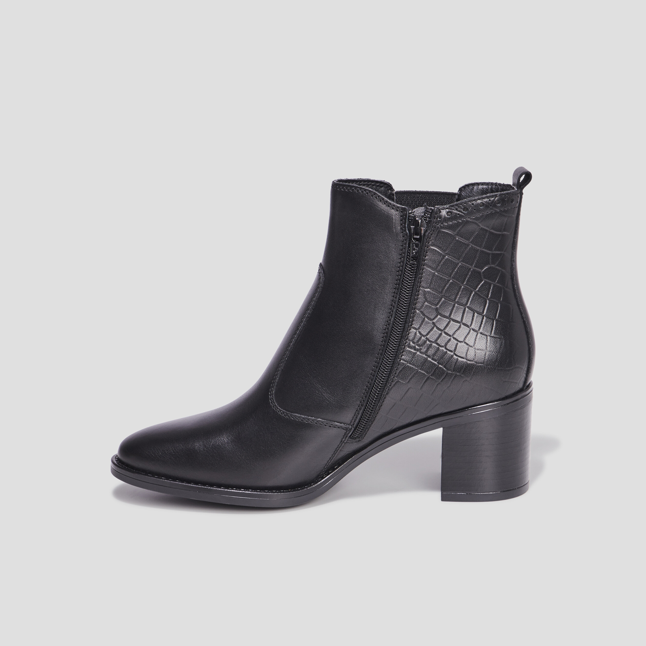 Bottines à talons avec clous en cuir noir femme | La Halle