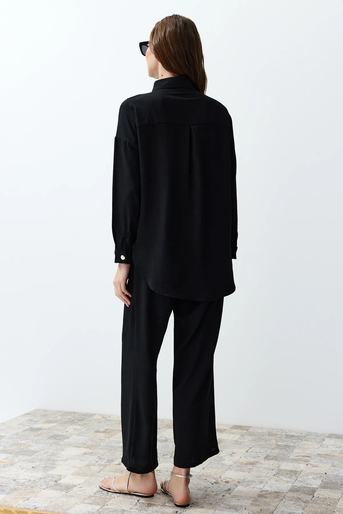 Trendyol Collection  Schwarzes, geknöpftes Oberteil-Unterteil aus Webstoff TWOSS24AU00108
