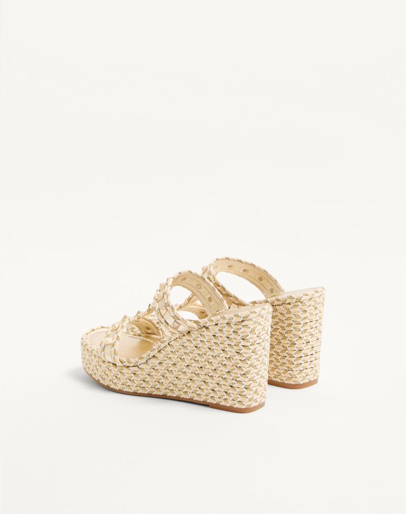 Sandália plataforma Rockstud em couro napa laminado de 90 mm