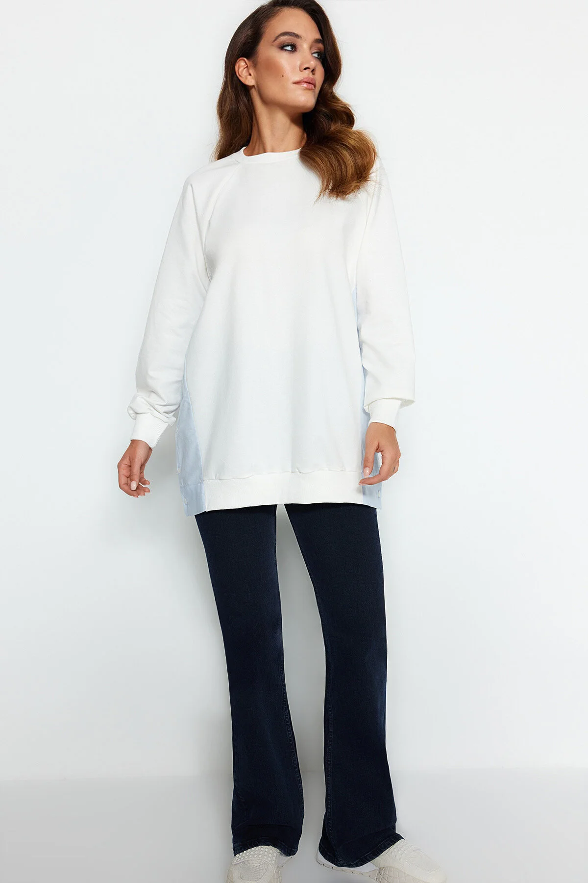 Trendyol Modest  Ecrufarbene, gewebte, gestrickte Tunika TCTSS23UK00092