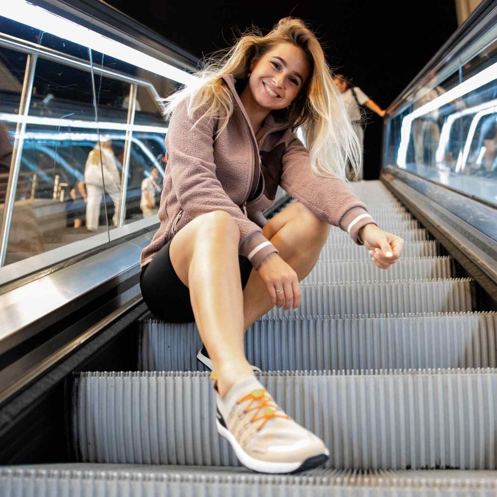 Be Lenka Barebarics Voyager Beige & White Barfuß-Sneakers