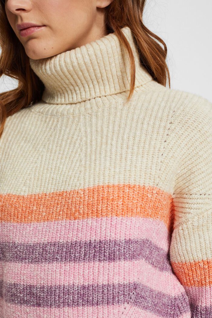 Rollkragenpullover mit Streifen