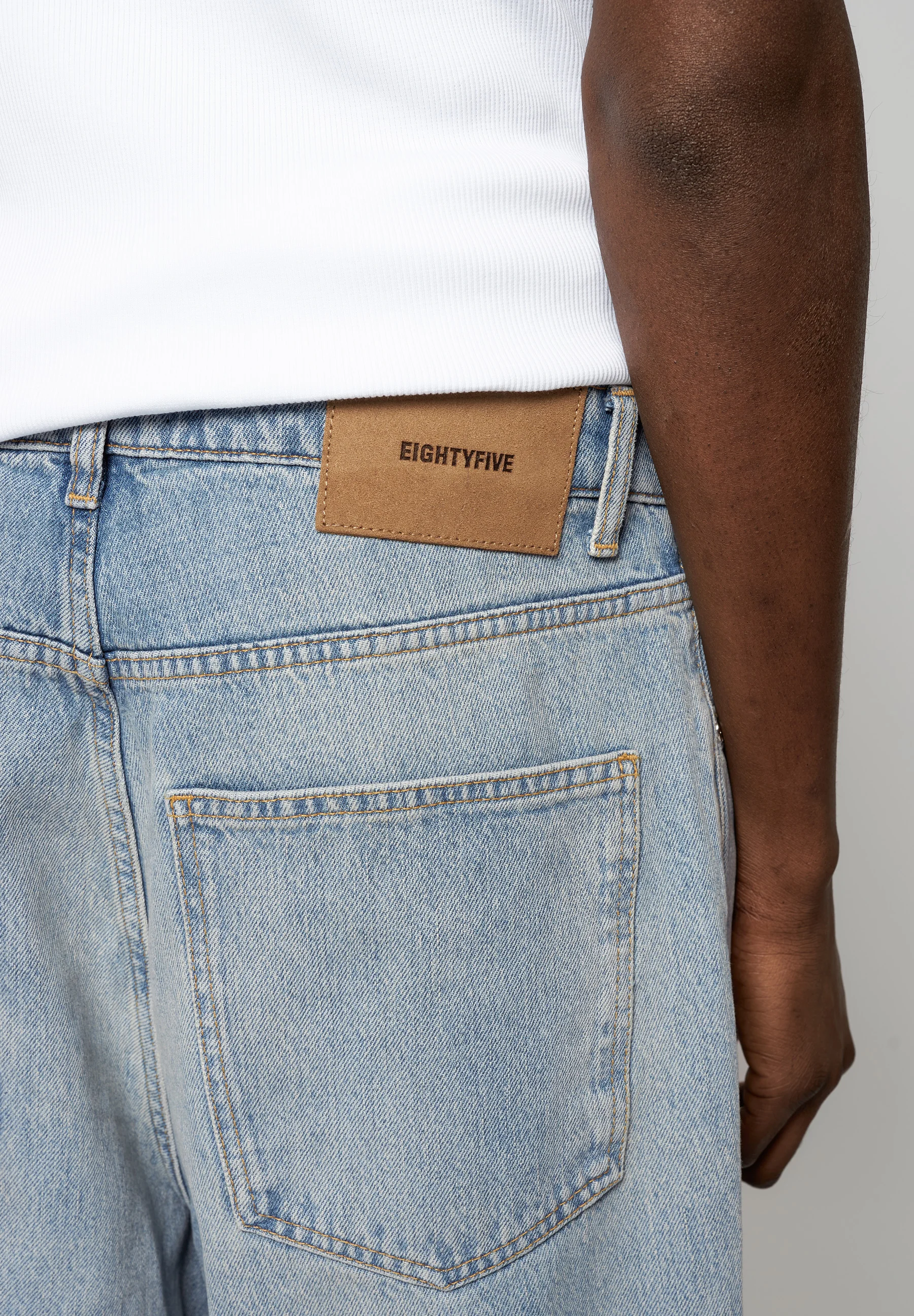 EIGHTYFIVE LOOSE BAGGY - Vaqueros holgados