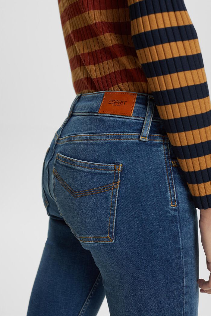 Bootcut Jeans in Cropped-Länge mit niedrigem Bund