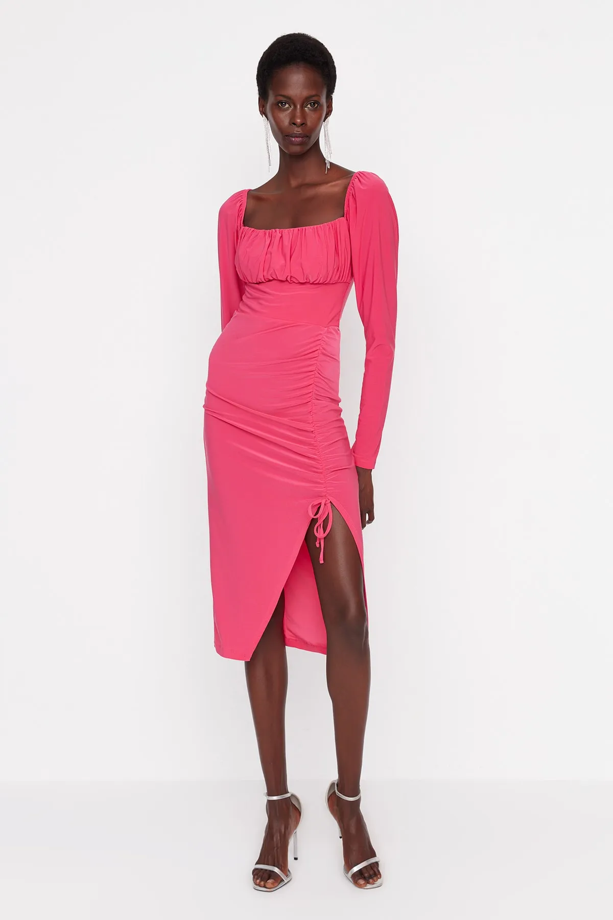 Trendyol Collection  Fuchsiafarbenes gestricktes Abendkleid mit Rüschen und Details TPRAW23EL00236