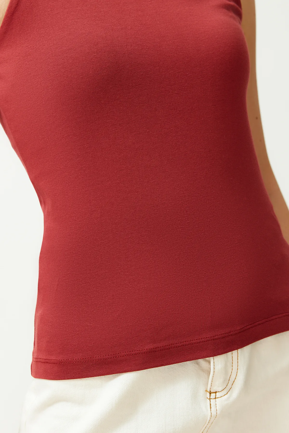 Trendyol Collection  Neckholder-Shirt aus figurbetonter Baumwolle mit flexiblem Strick, sitzt am Körper TWOSS23AL00069
