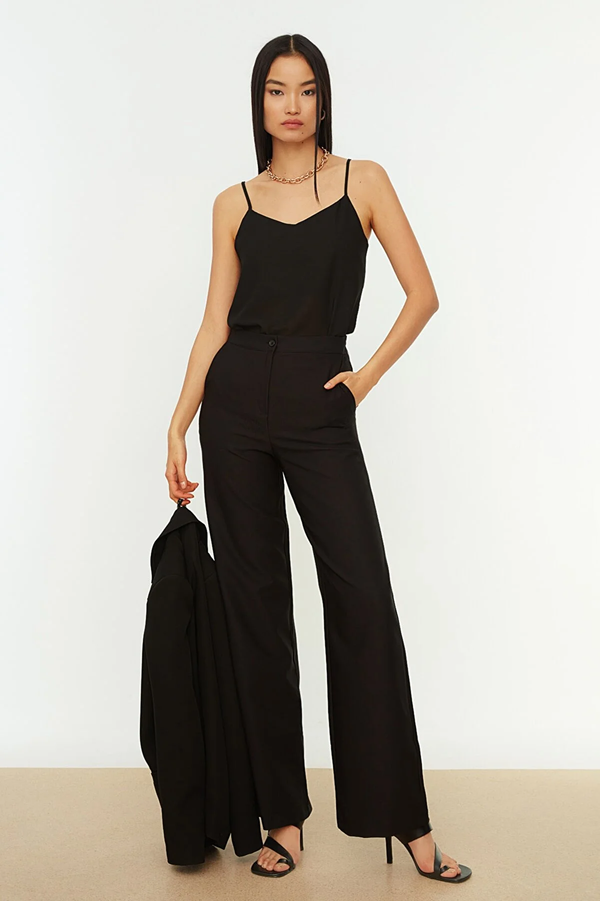 Trendyol Collection  Schwarze Webhose mit weitem Bein TWOAW21PL0332