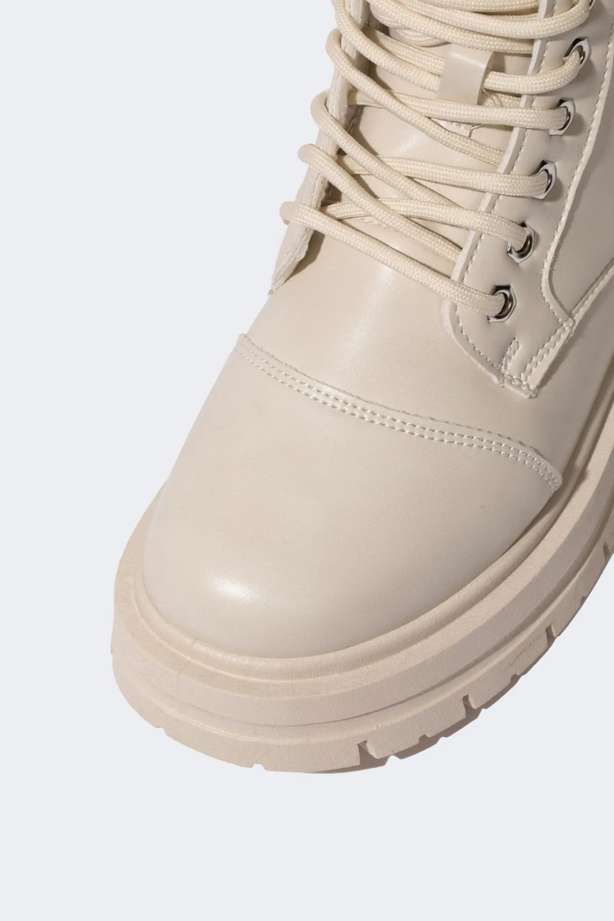 DeFacto  Damenstiefel aus Kunstleder mit flacher Sohle