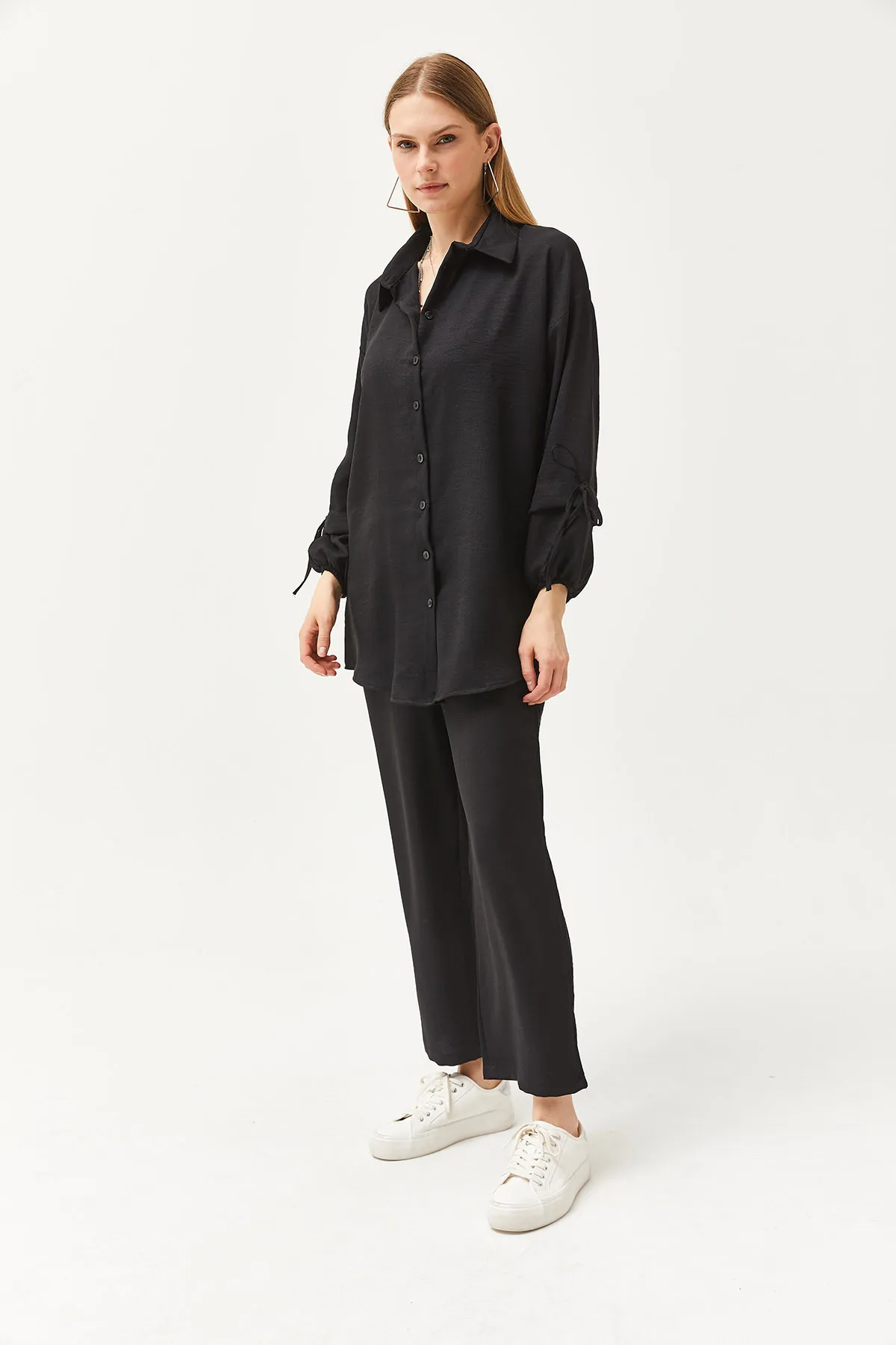 Olalook  Schwarzes Damen-Set aus Unter- und Oberteil aus Leinen TAL-00000001