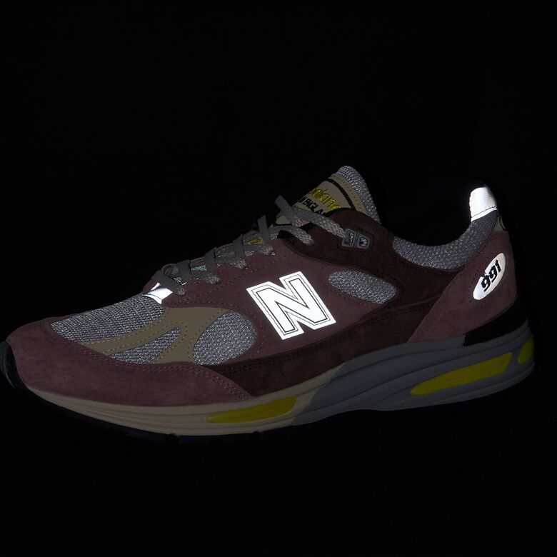 New Balance 991v2 