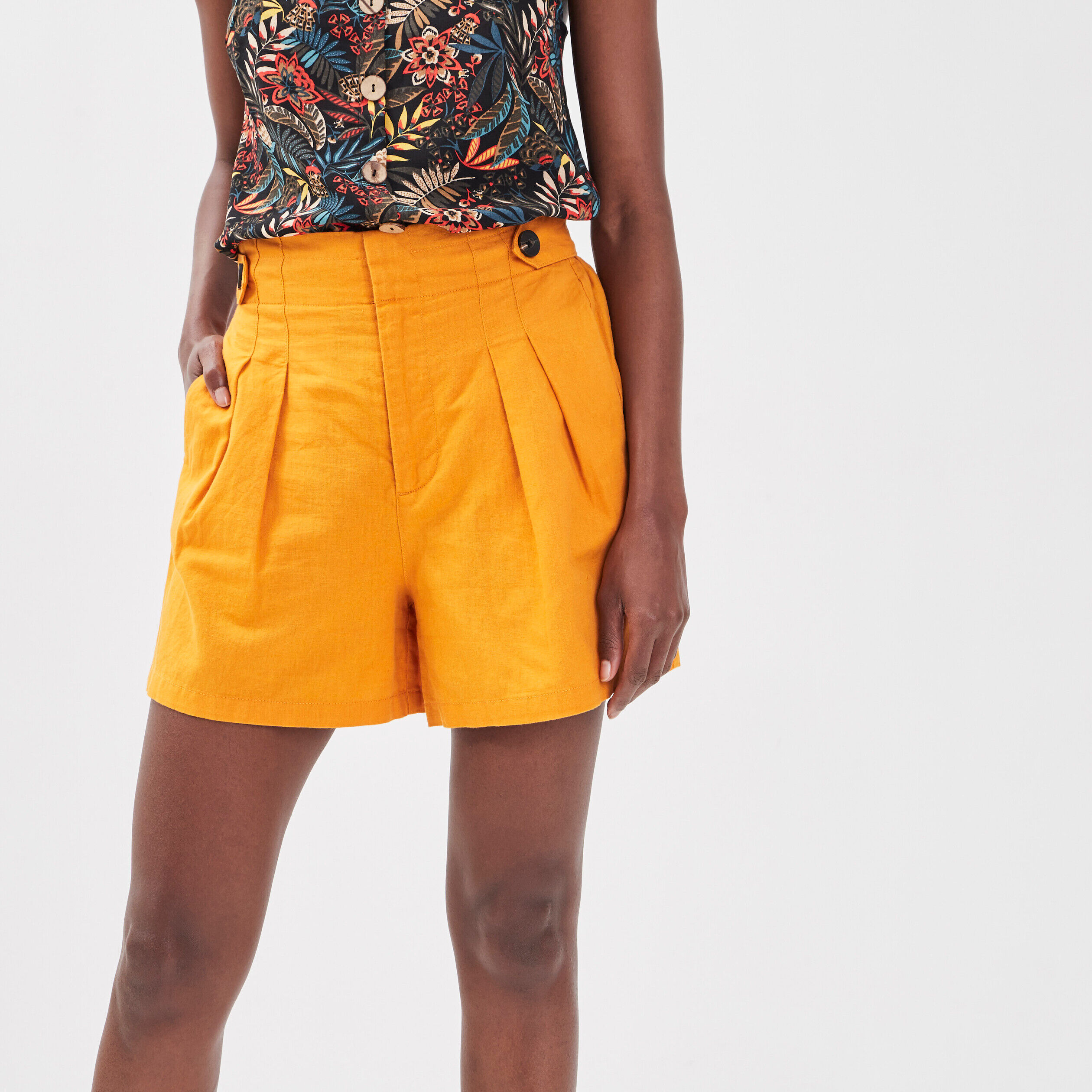 Short ample avec pinces jaune foncé femme | Cache Cache